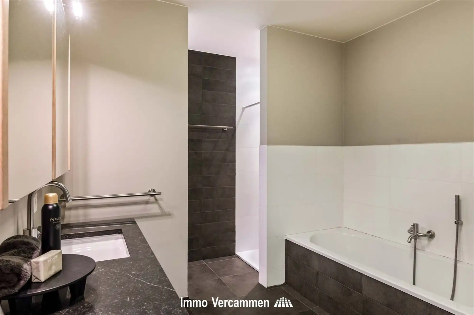 Verrassend ruim appartement met 3 SLPK te Putte foto 8