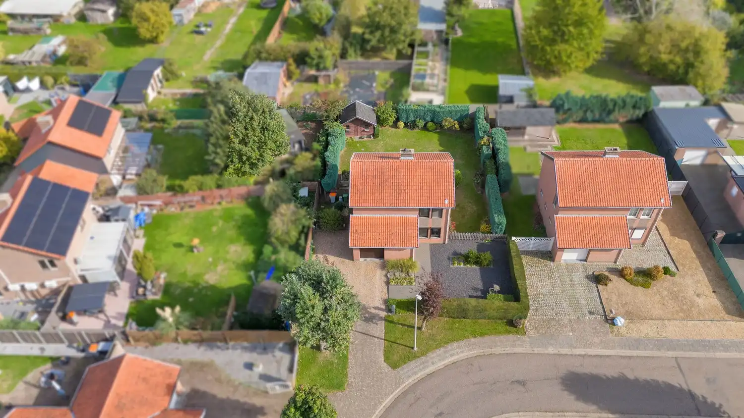 Verzorgde, op te frissen gezinswoning met 4 slaapkamers en gezellige tuin in Gellik, Lanaken! foto 26