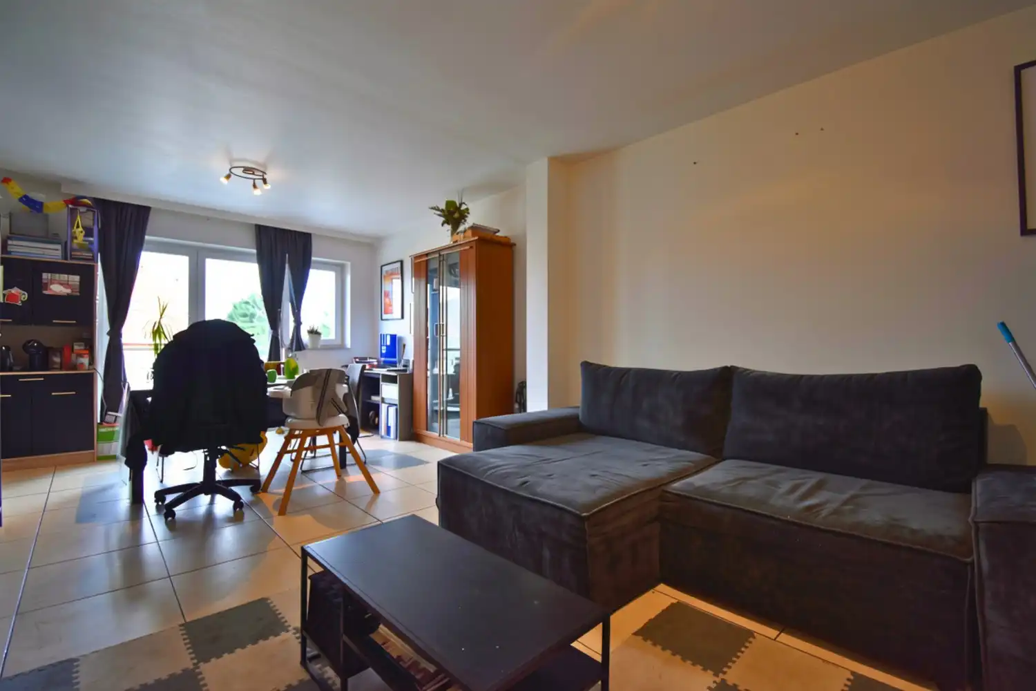 Appartement met 2 slaapkamers, garage en gemeenschappelijke tuin te huur in Sint-Pieters-Leeuw foto 3