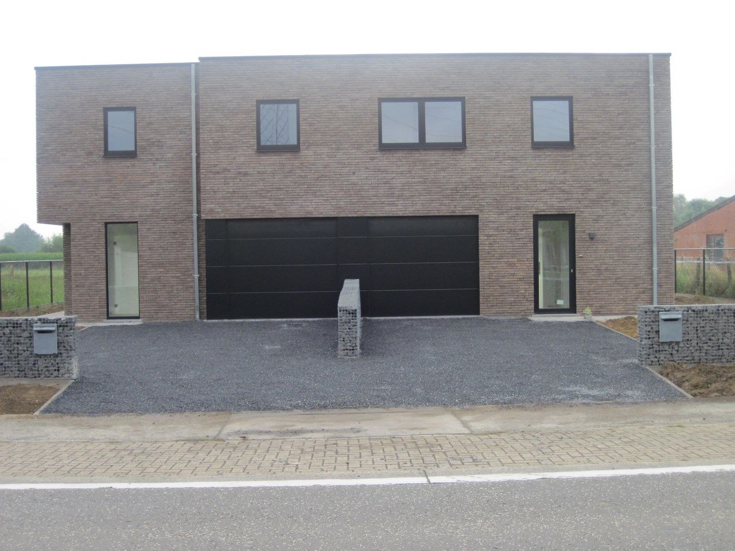 Eigentijdse nieuwbouwwoning foto 2