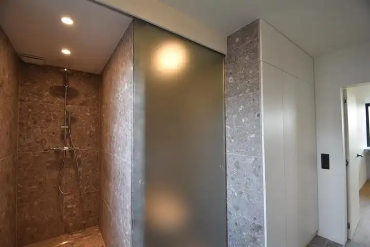 Gemeubelde penthouse met twee schitterende terrassen foto 13