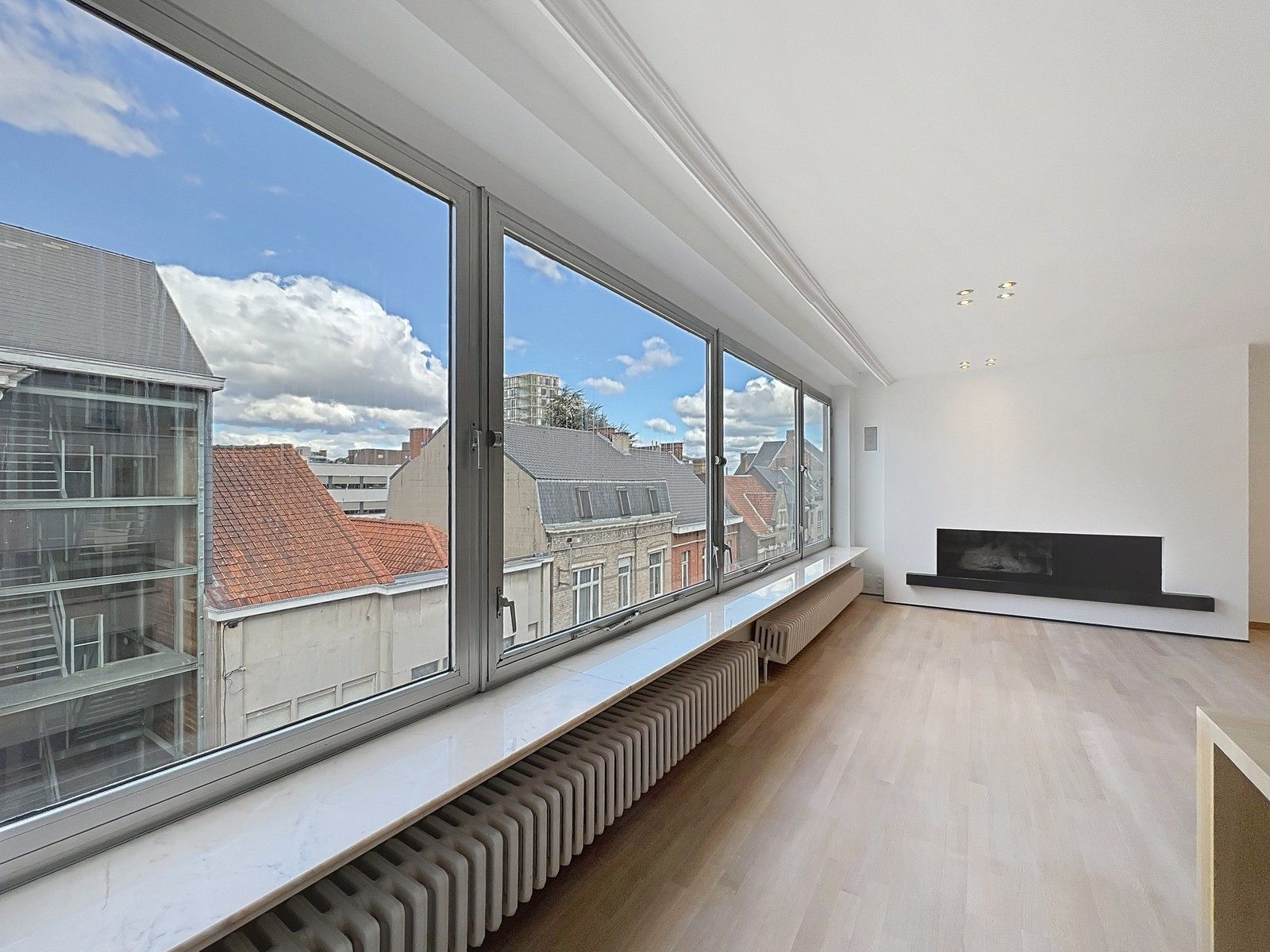 Rustig gelegen LICHTRIJK 3 SLPK appartement (157m²) nabij centrum en station Roeselare. foto 3