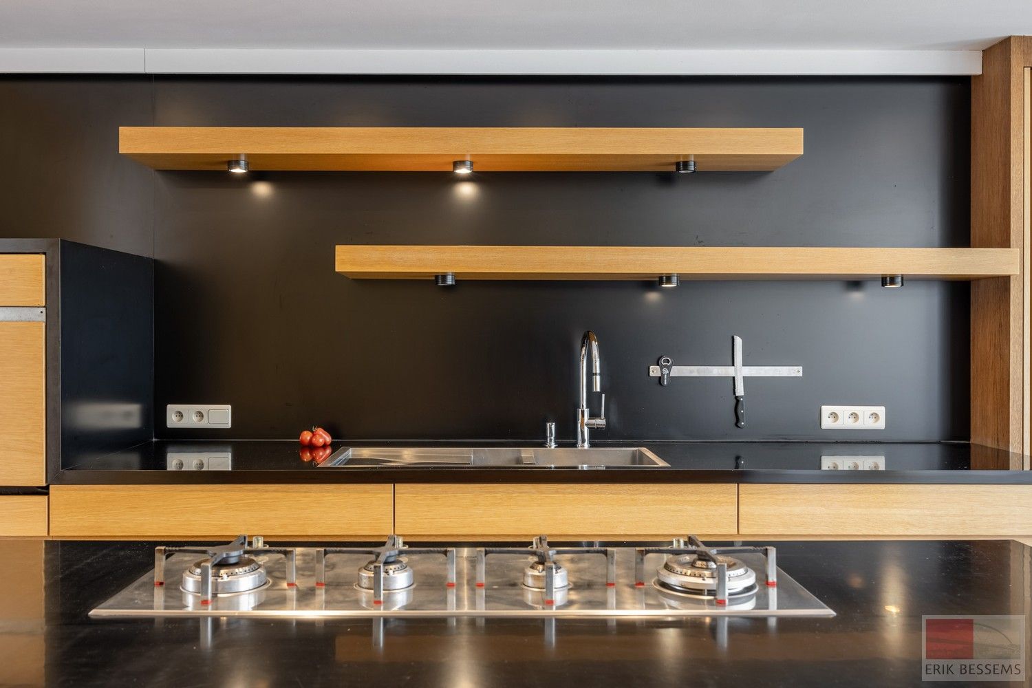 Licht op te frissen woning met drie slaapkamers, gelegen in een gezellige woonomgeving. foto 15