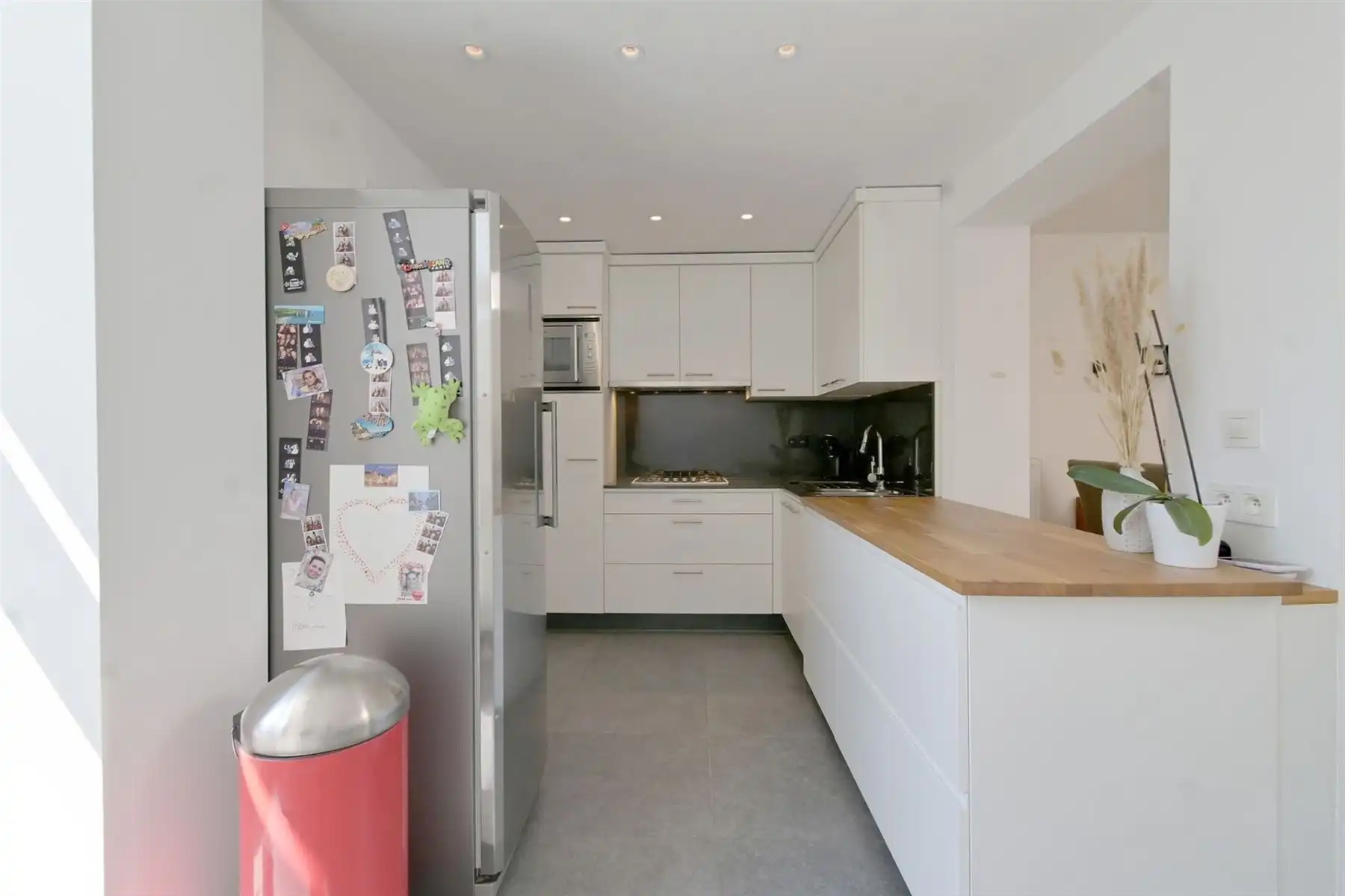 Gerenoveerde woning met 4 slpk's en gezellige zuid-tuin! foto 8
