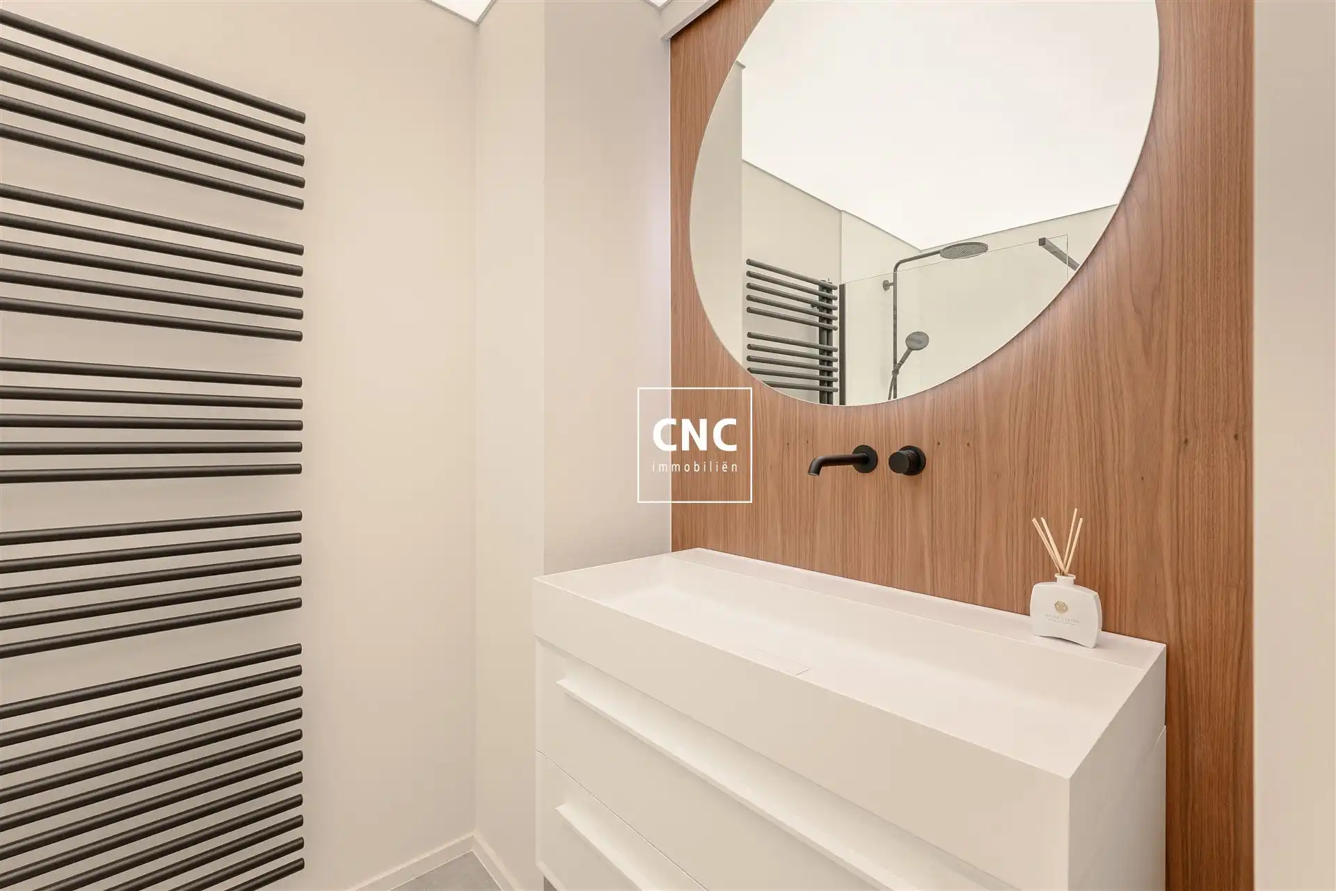 Stijlvol afgewerkt appartement met zijdelings zeezicht foto 14