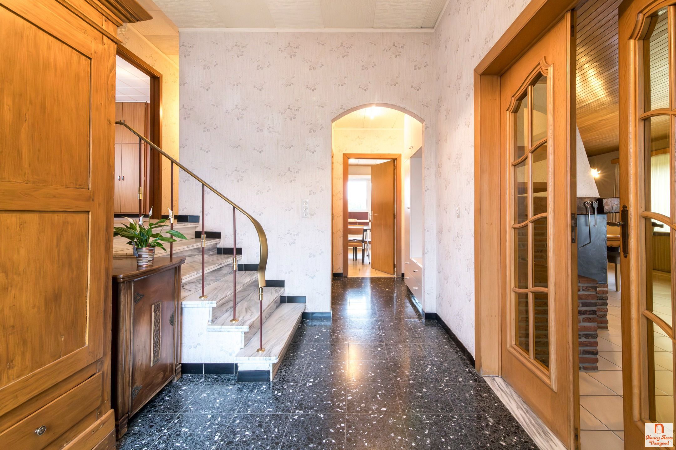 Split-level woning met grote tuin en vrij uitzicht foto 17