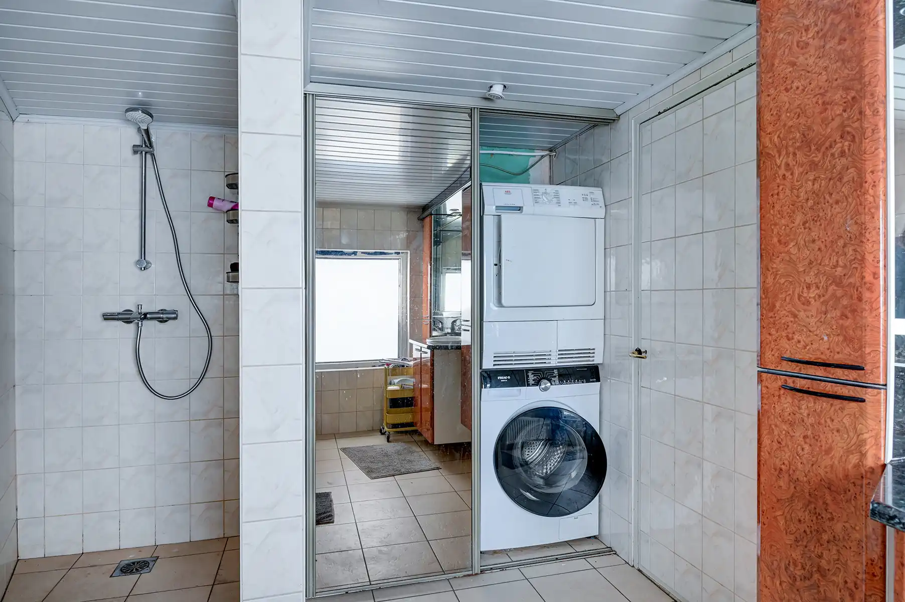 Karaktervolle en energiezuinige split-level woning op een perceel van 3a 96ca. foto 15