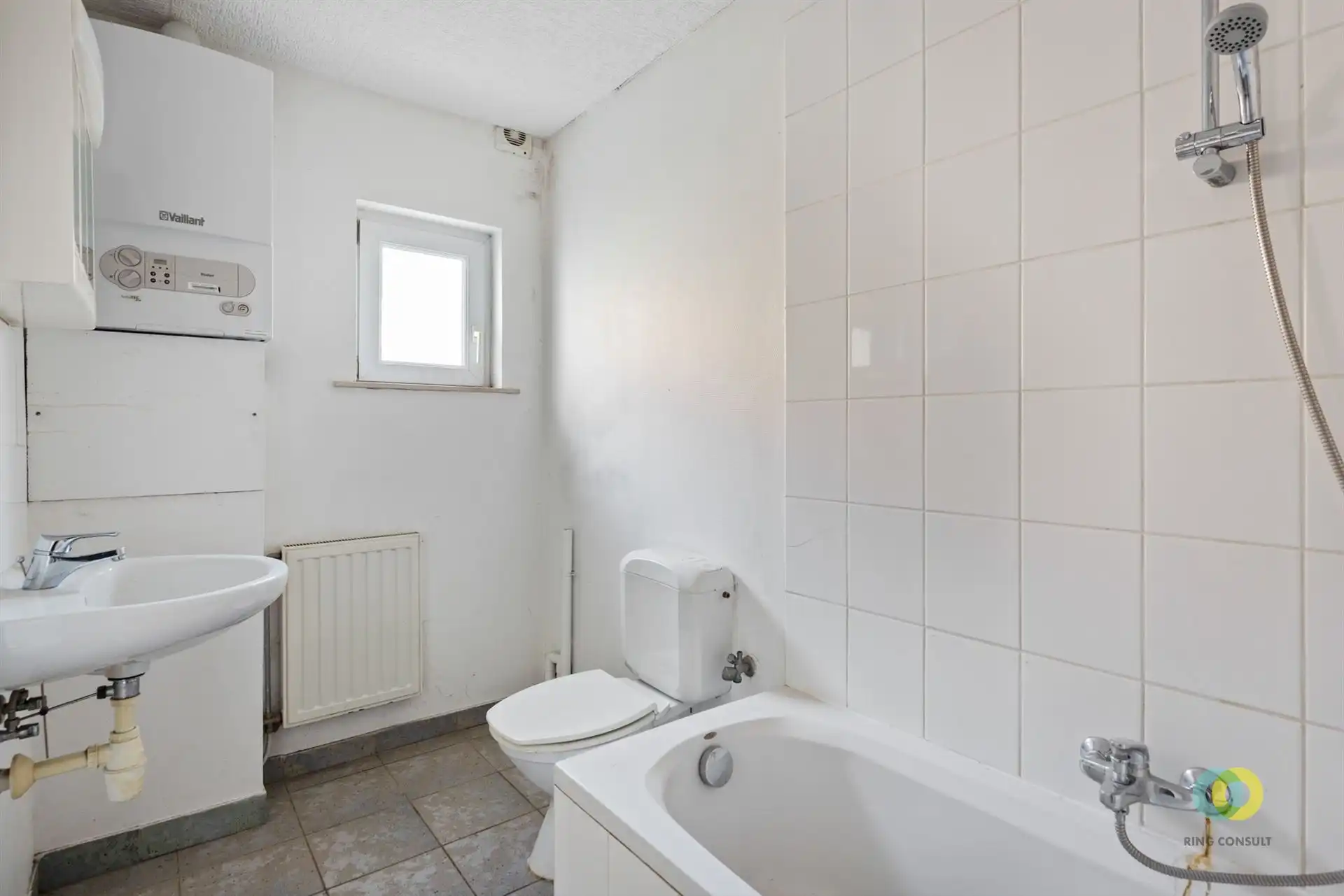 Te renoveren appartementsgebouw foto 11