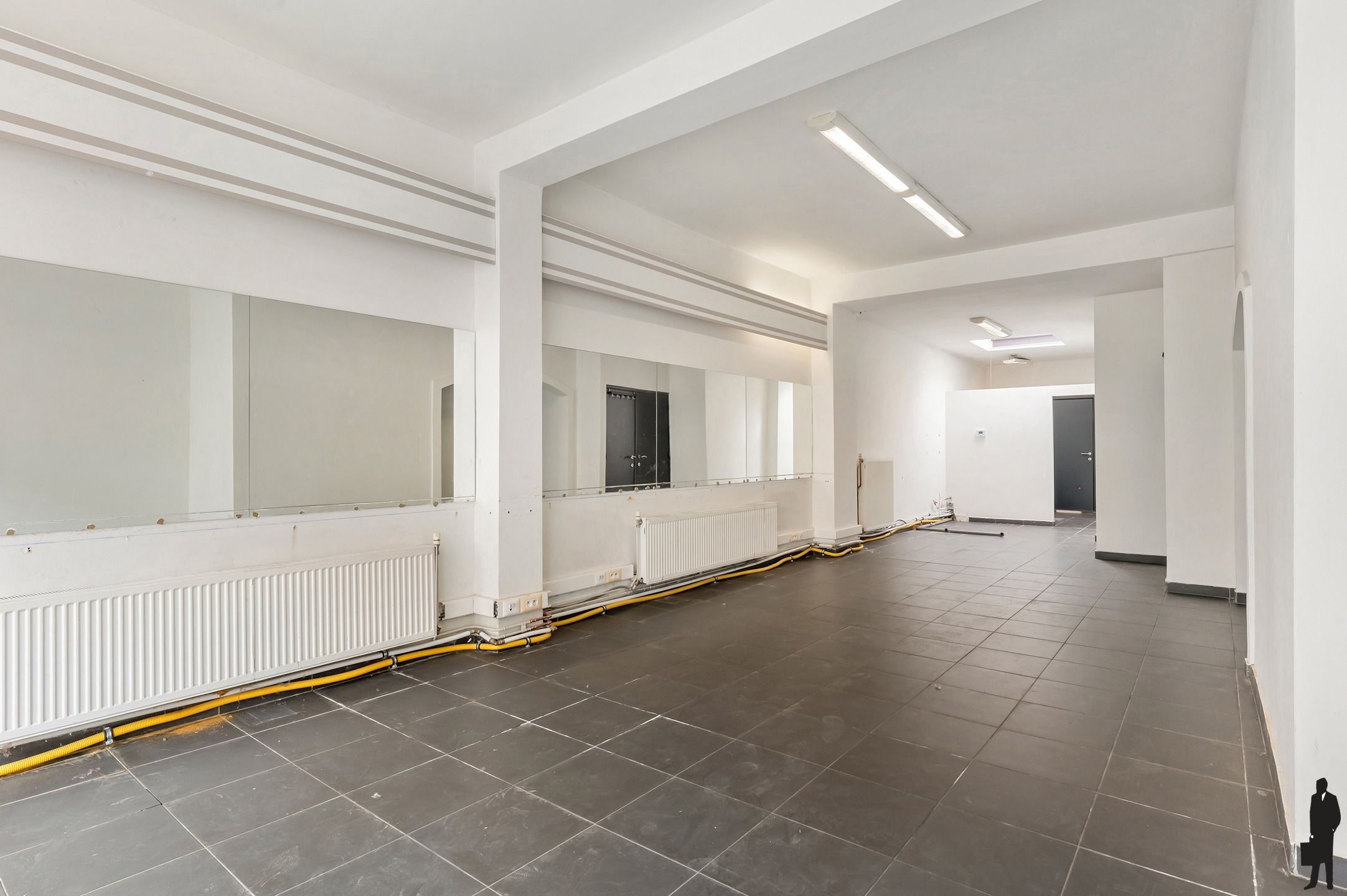 Handelsgelijkvloers in het centrum van Kapellen! foto 2