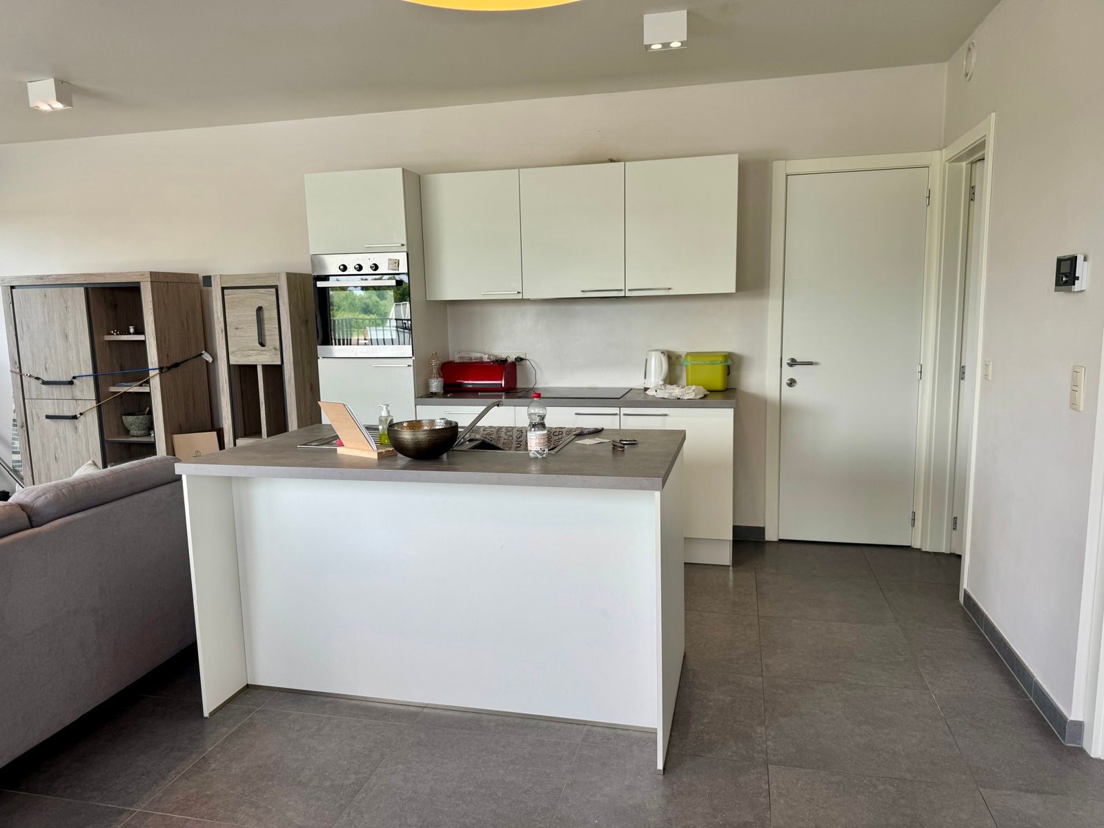 Appartement met veel lichtinval te huur  foto 3