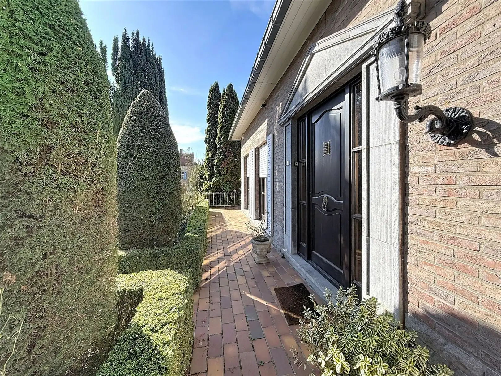 Op te frissen villa, 3/4 slpks + zolder, tuin en garages foto 5