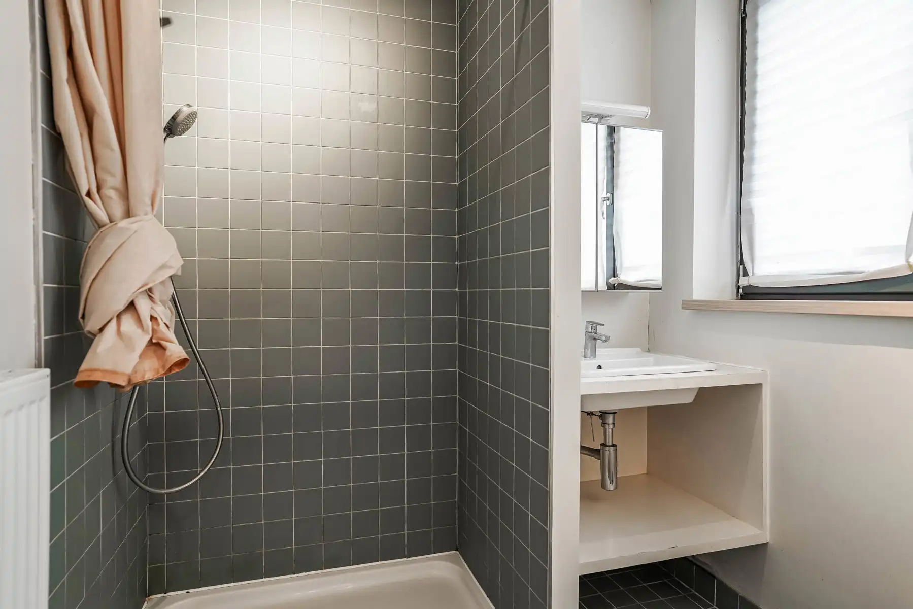 Compact appartement met private autostaanplaats te huur in centrum Londerzeel. foto 12