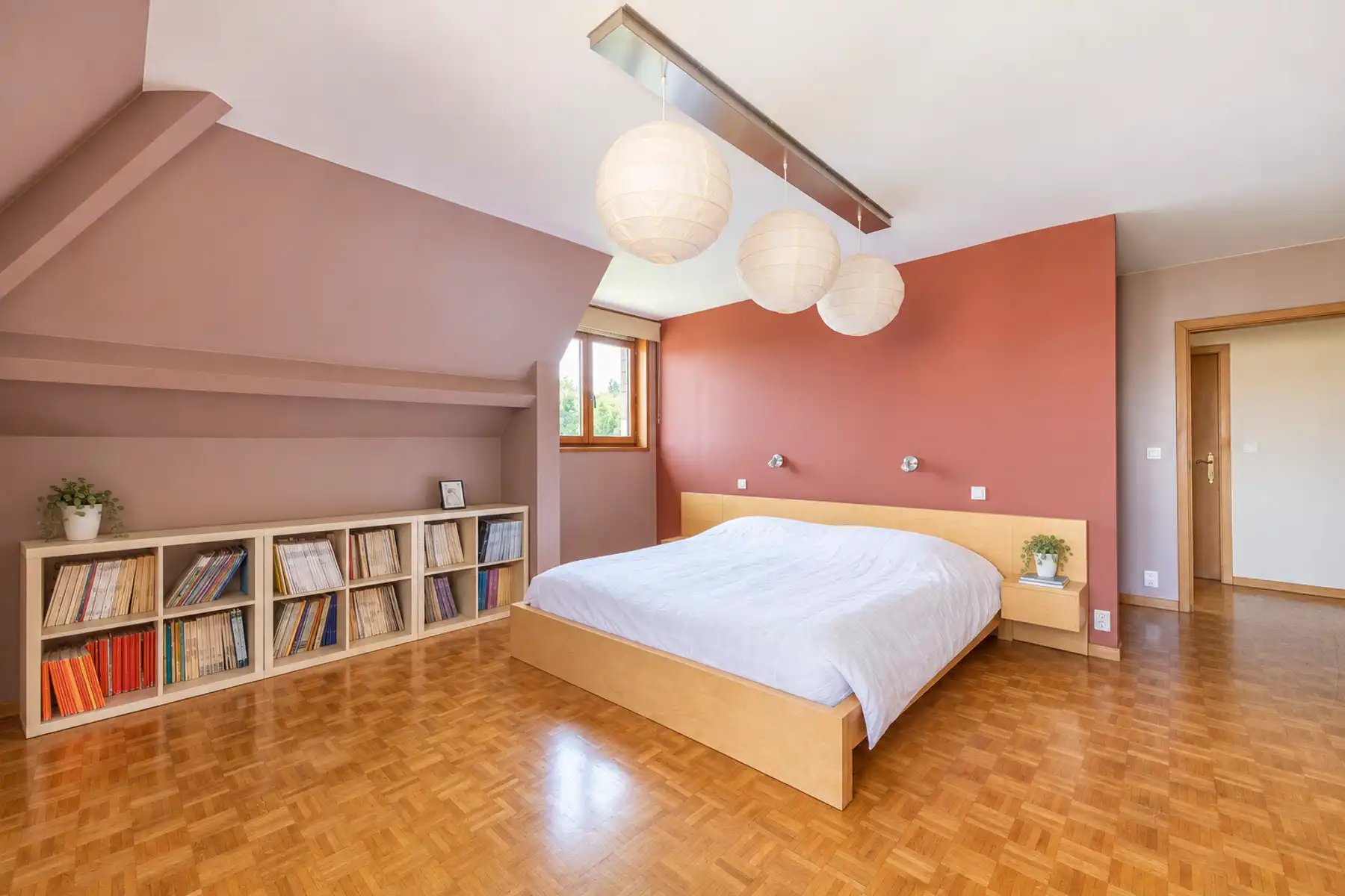 Landhuis met 4 slaapkamers, dubbele oprit en zonnige tuin! foto 10