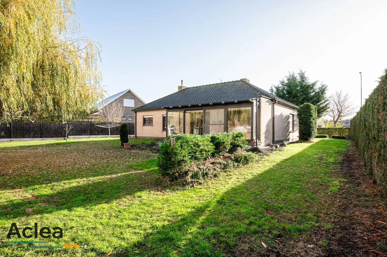 Woning op een uitstekend gelegen, ruim perceel foto 2