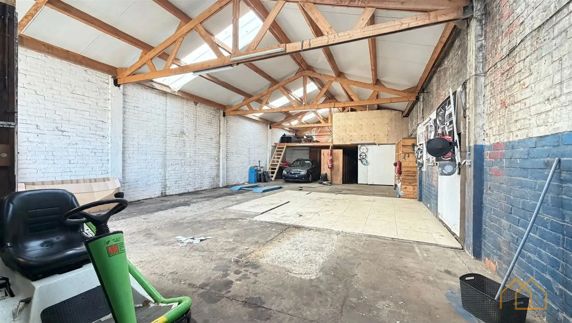 Hal van 200m² met tuin  foto 8