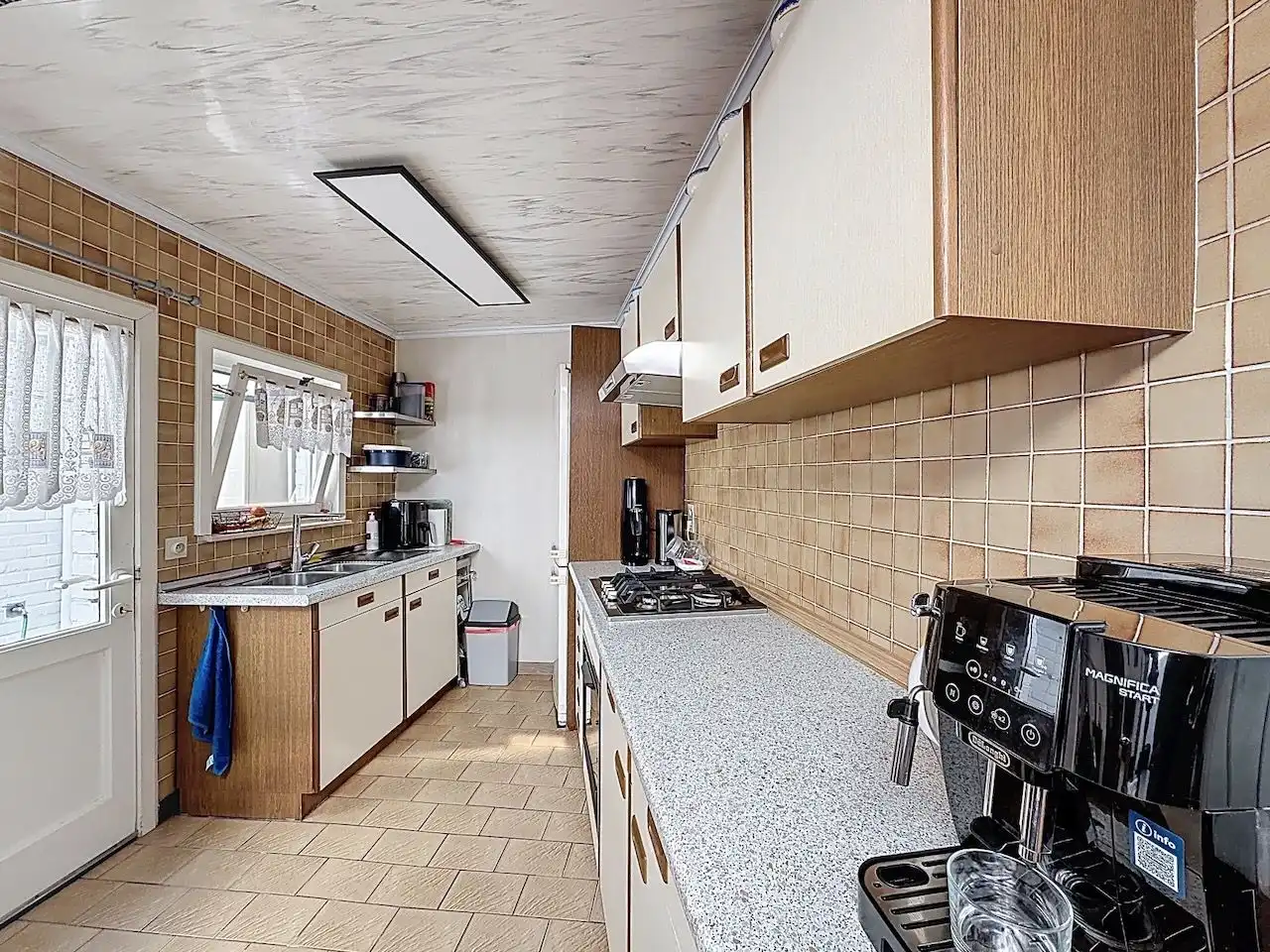 Aangenaam gelegen woning in de mooie vernieuwde H. Consciencestraat te Heist. foto 12