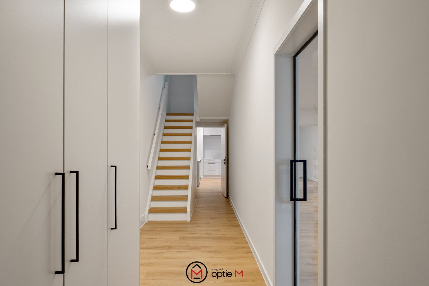 Volledig gerenoveerde woning met 4 slaapkamers en 2 badkamers in Hasselt foto 2