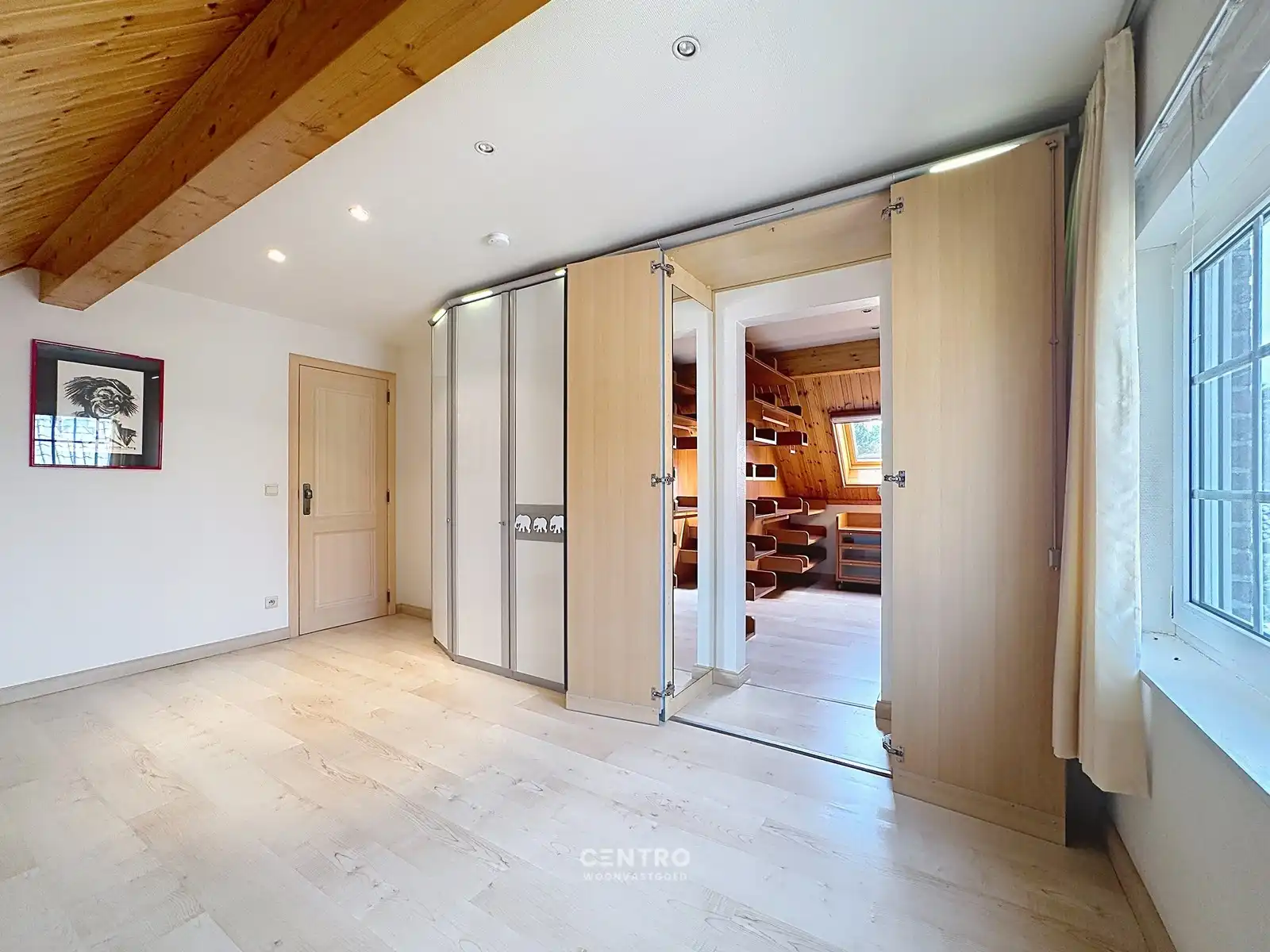 Ruime woning met opslagruimte in aangename omgeving! foto 32