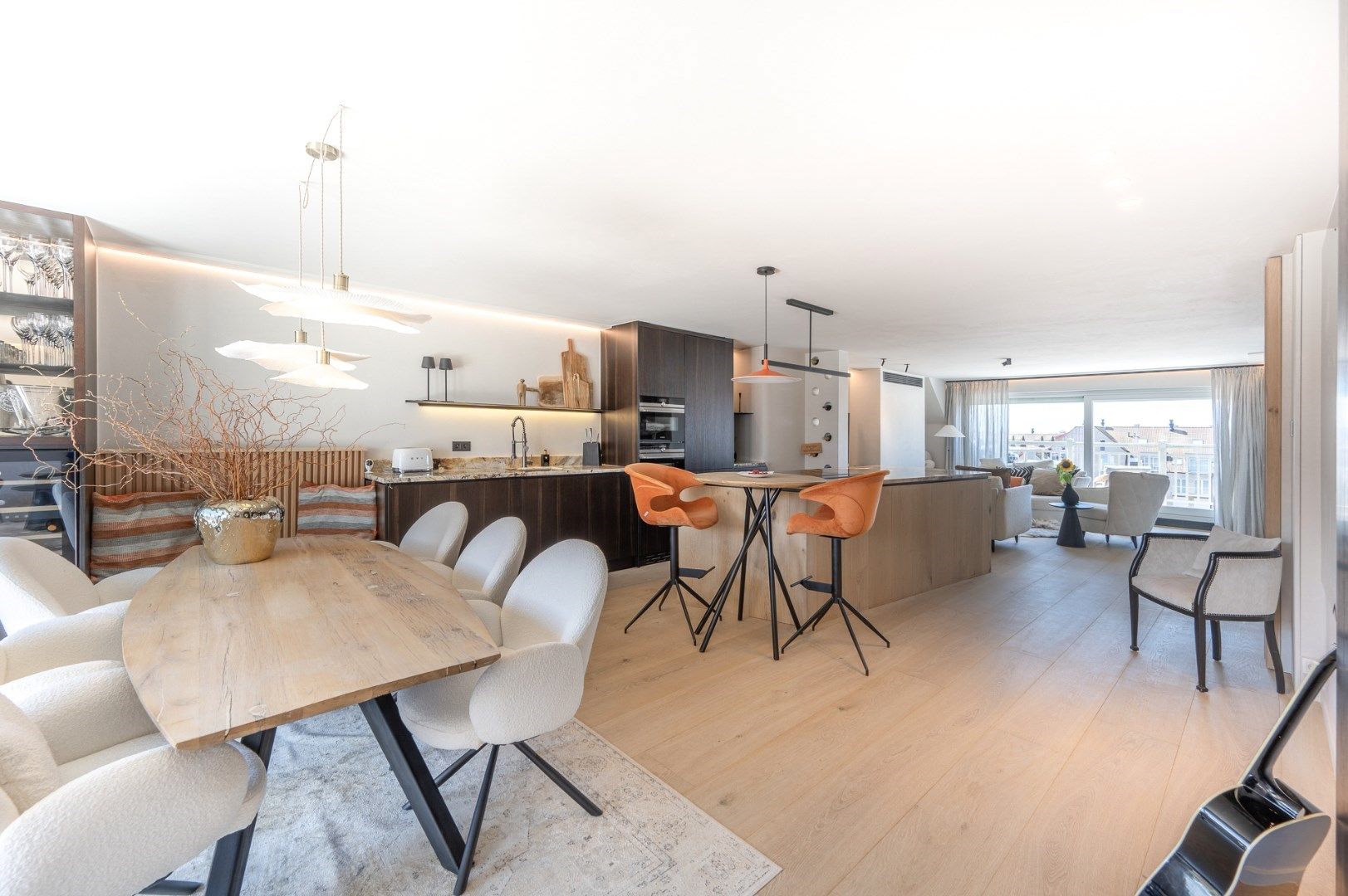 Luxueus gerenoveerd duplex dakappartement met mooie zonneterrassen gelegen in het centrum van Knokke. foto 8