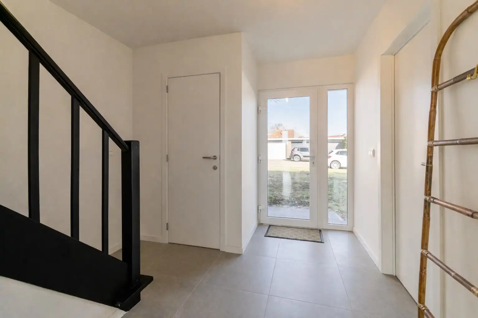 VOLLEDIG VERNIEUWDBOUWDE WONING 3 SLP+BUREAU! foto 8