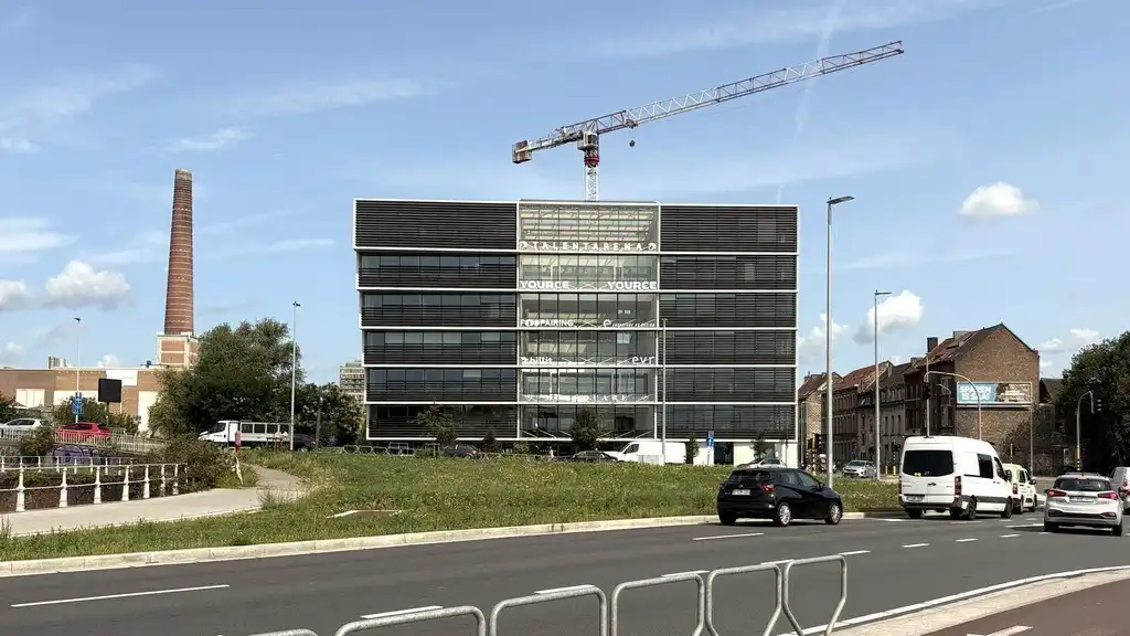 Gemeubelde kantoorruimte in MC-SQUARE Gent foto {{pictureIndex}}