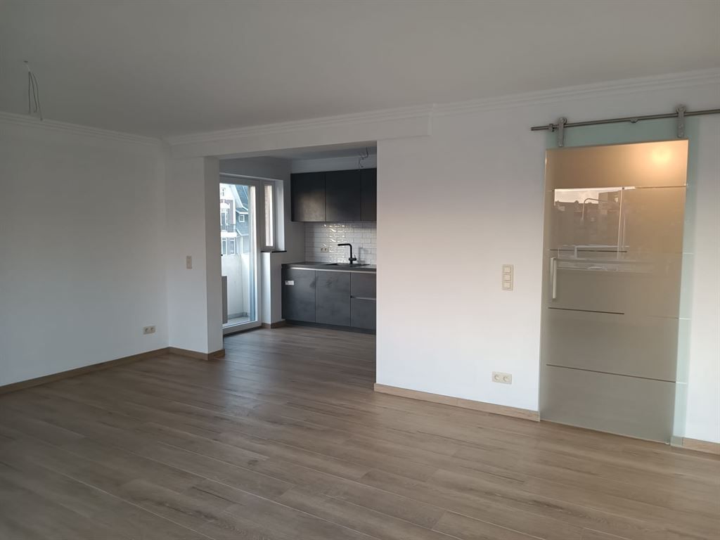 Stijlvol gerenoveerd appartement met 3 slaapkamers, ondergrondse autostaanplaats en kelderberging. foto 3