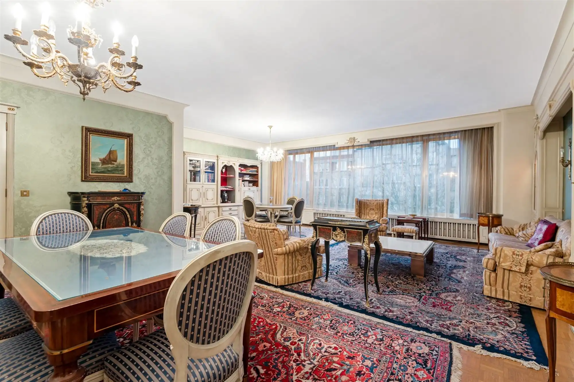 Royaal appartement met 4 slaapkamers op centrale locatie foto 4