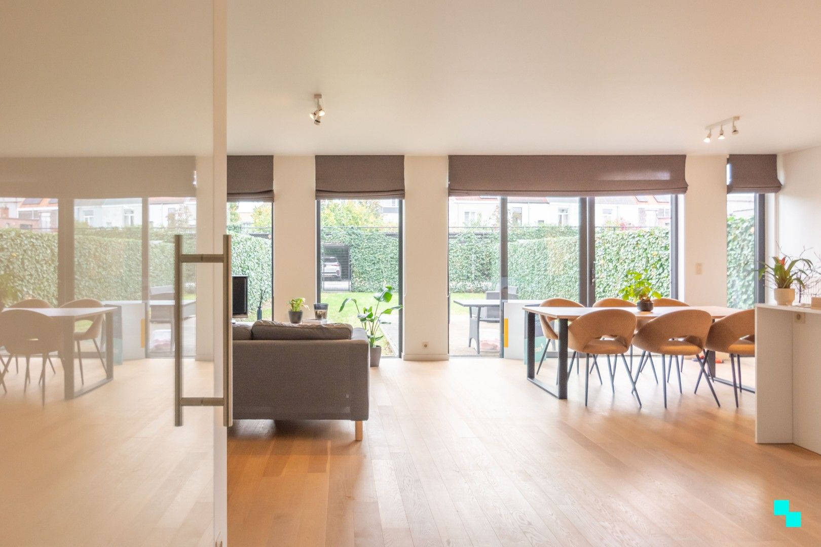 Ruim gelijkvloers appartement met tuin foto 10