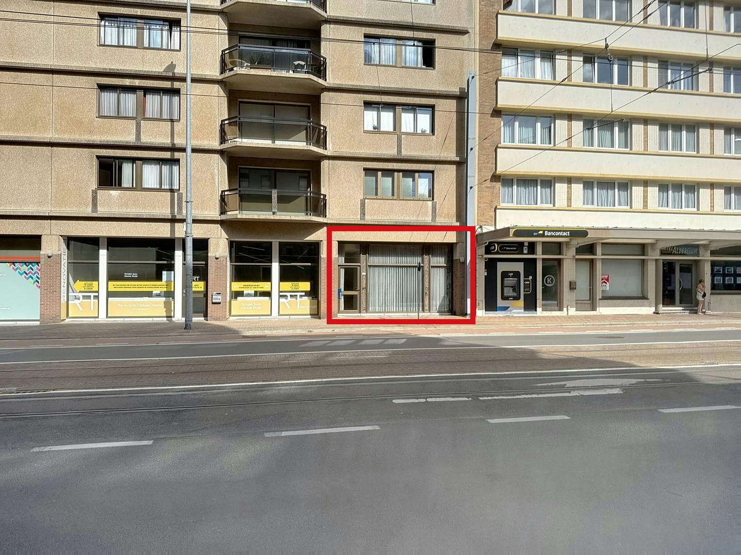 Hoofdfoto van de publicatie: Gelijkvloers appartement met ruime garage in centrum Sint-Idesbald