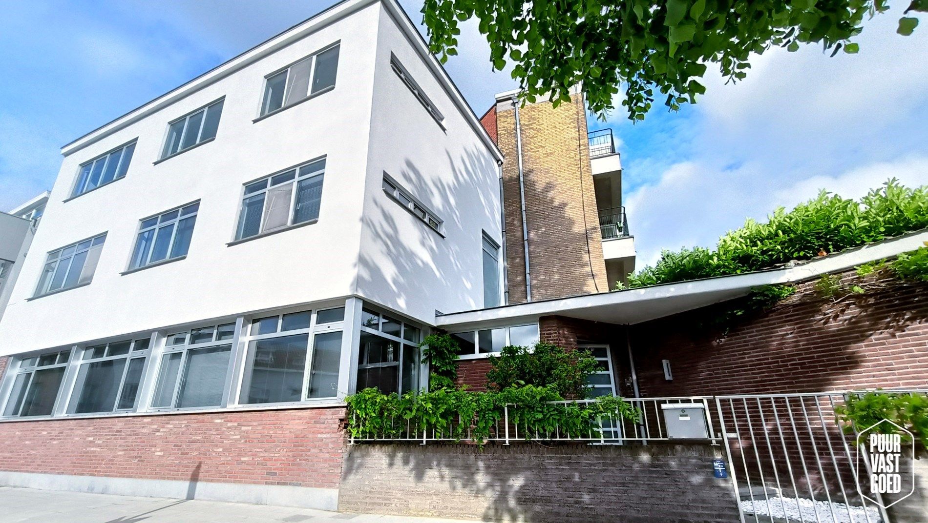 PUUR ARCHITECTUUR!  Prachtig gerenoveerde, ruime en modernistische woning in de allerbeste buurt: Kristus-Koning! foto 28