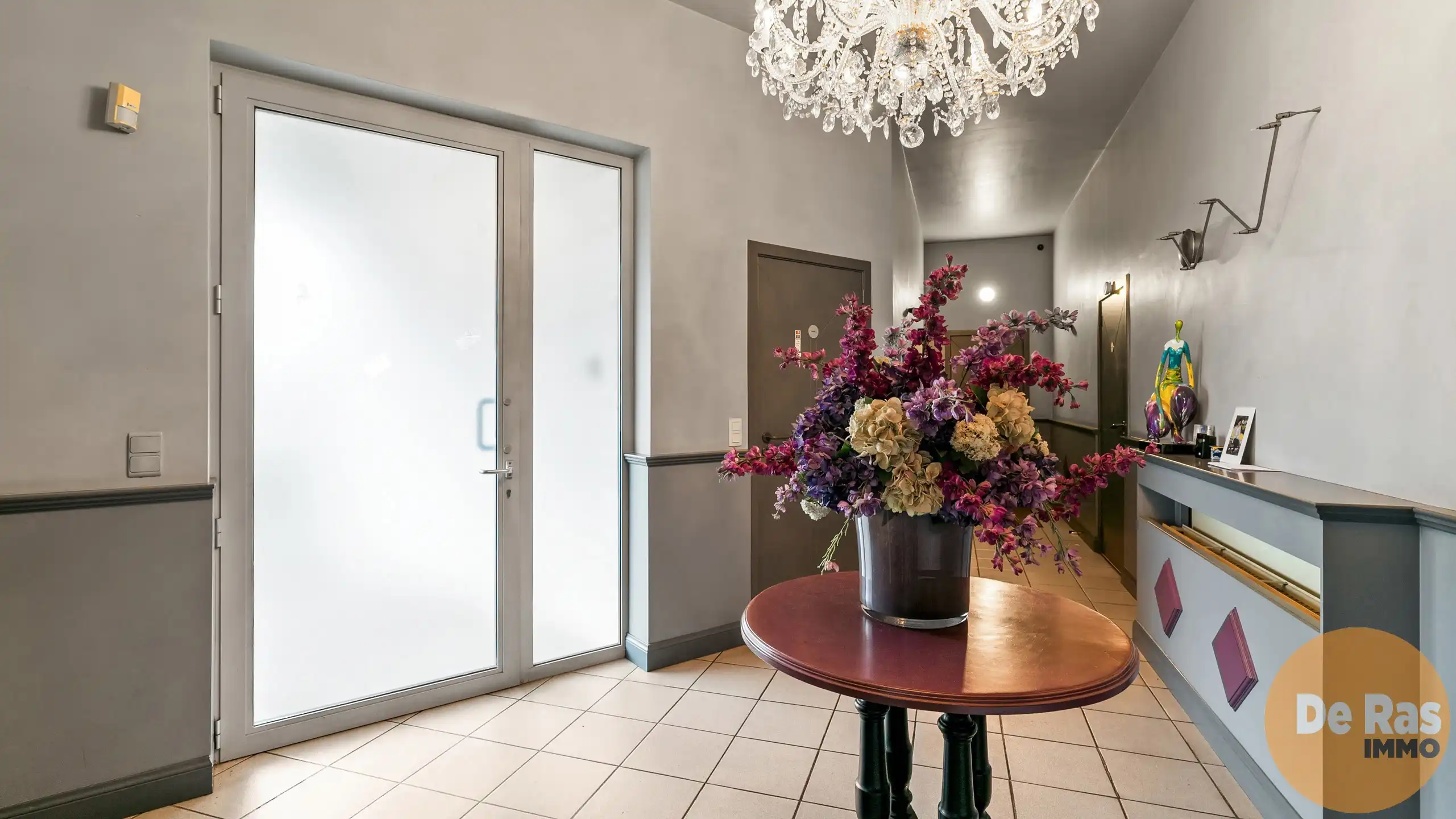 KALKEN  - Zeer centraal gelegen handelspand met ruim appartement foto 8