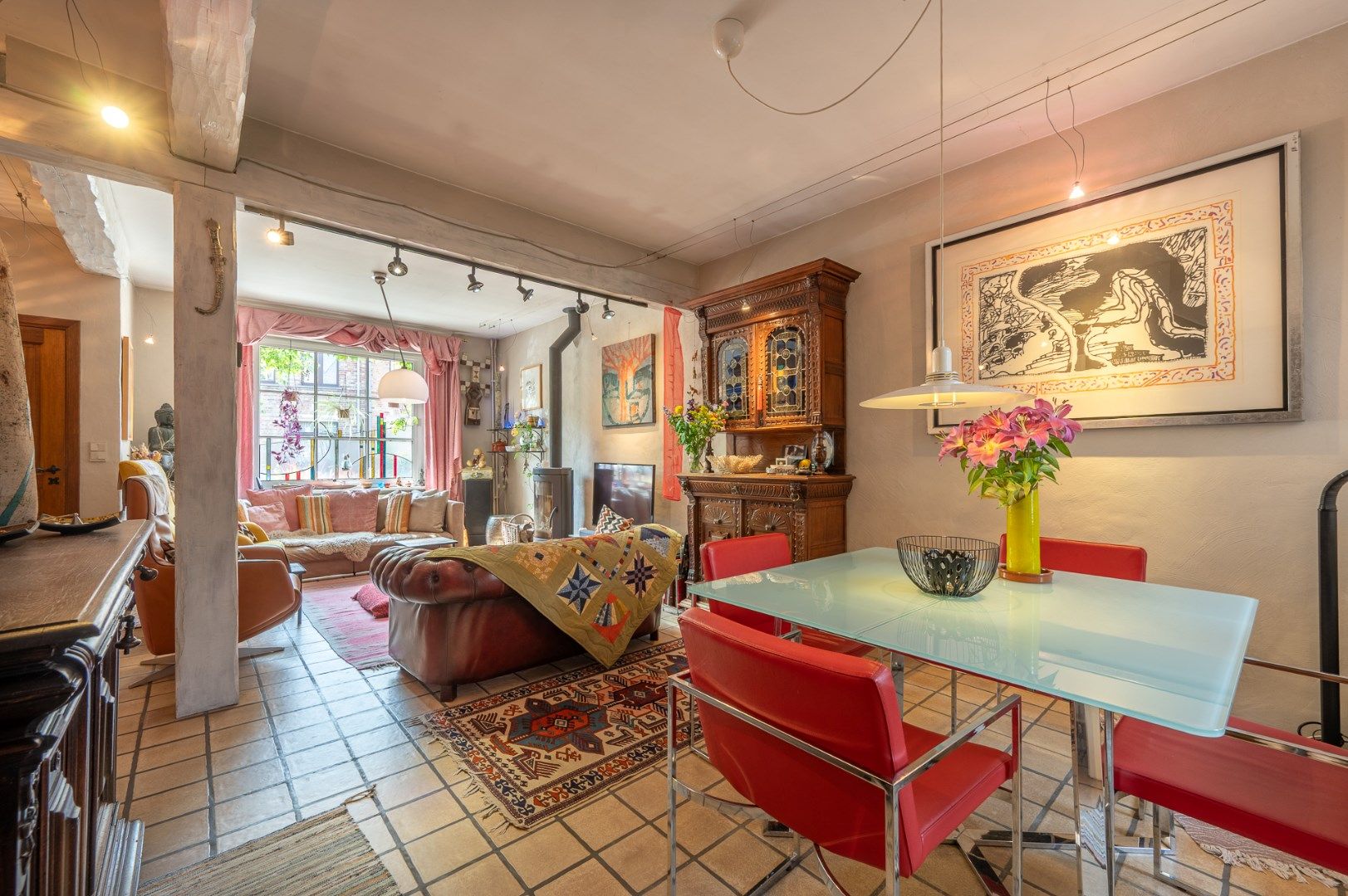 Instapklare woning met grote garage op een gegeerde locatie in Sint-Andries! foto 4