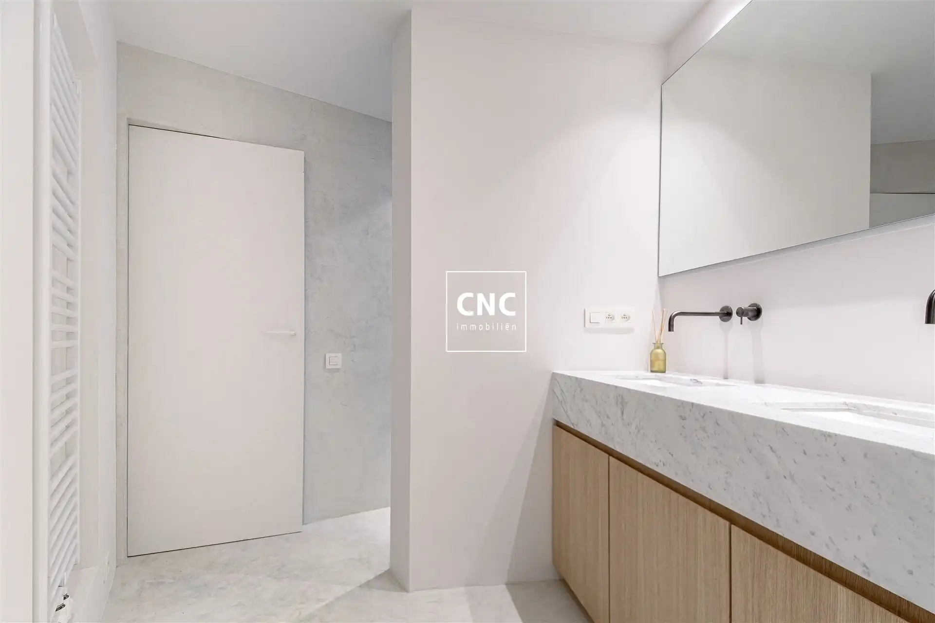 Stijlvol gerenoveerd en zonnig hoekappartement op topligging foto 15