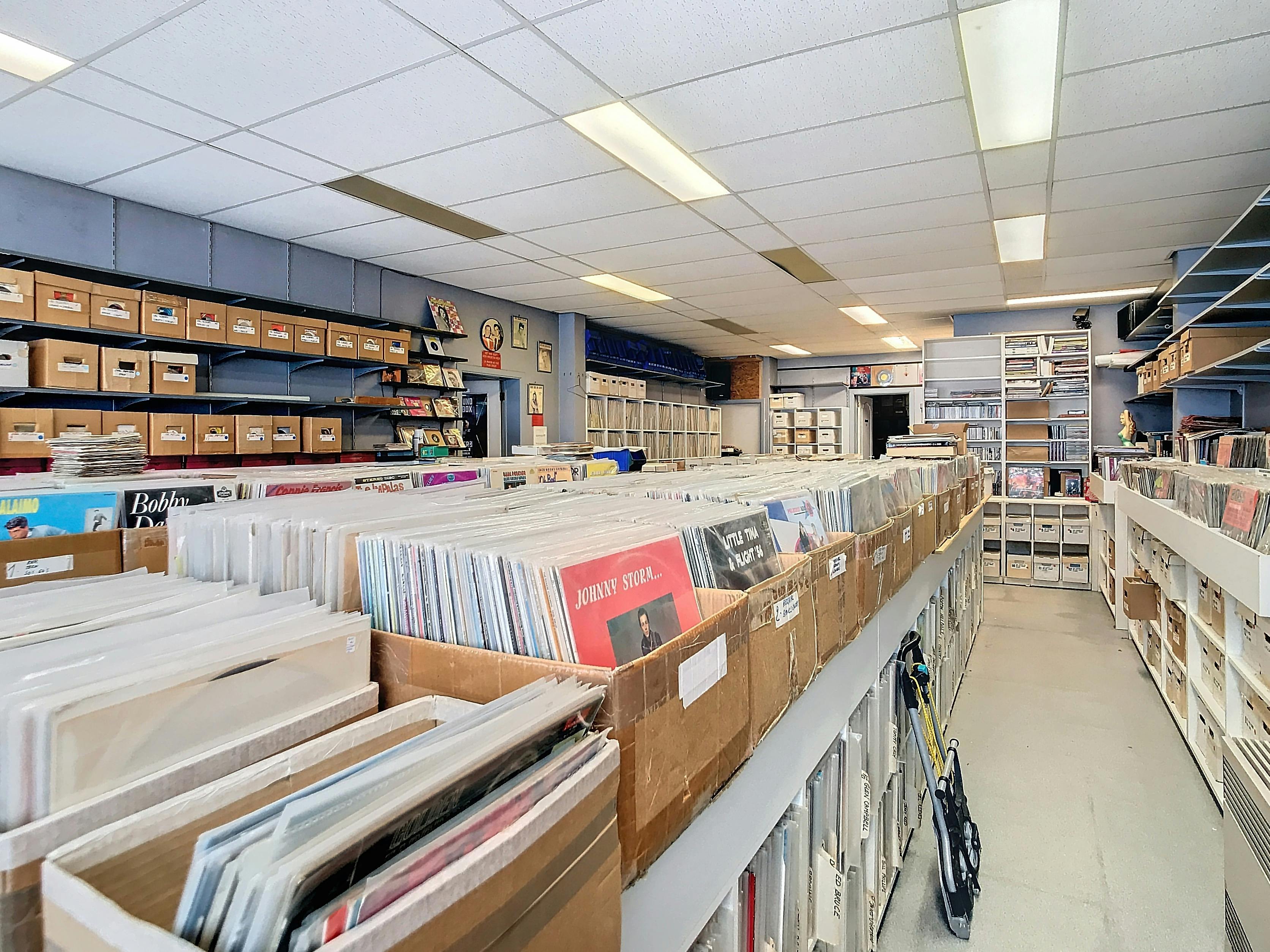 Te renoveren winkel of woning foto 3