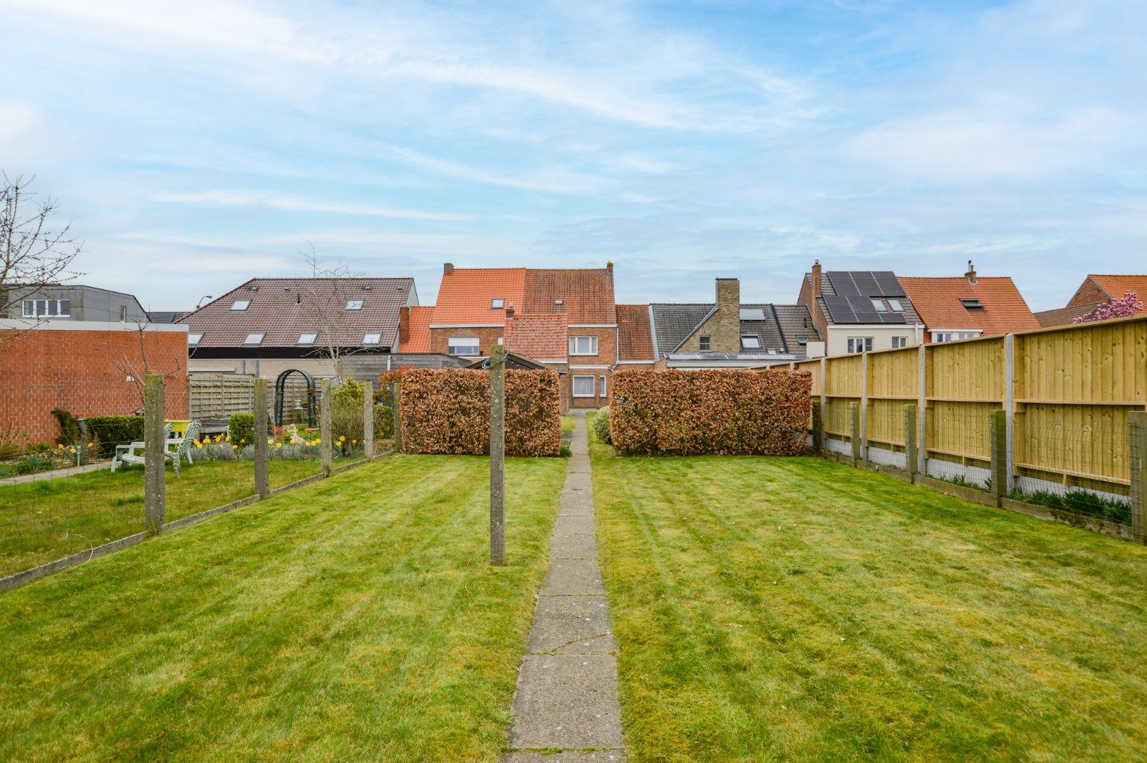 Op te frissen ruime woning op 514 m² in het centrum van Eernegem foto 11