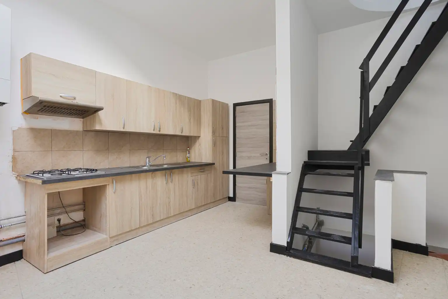 Handelspand te Zellik gelegen op drukke steenweg foto 4