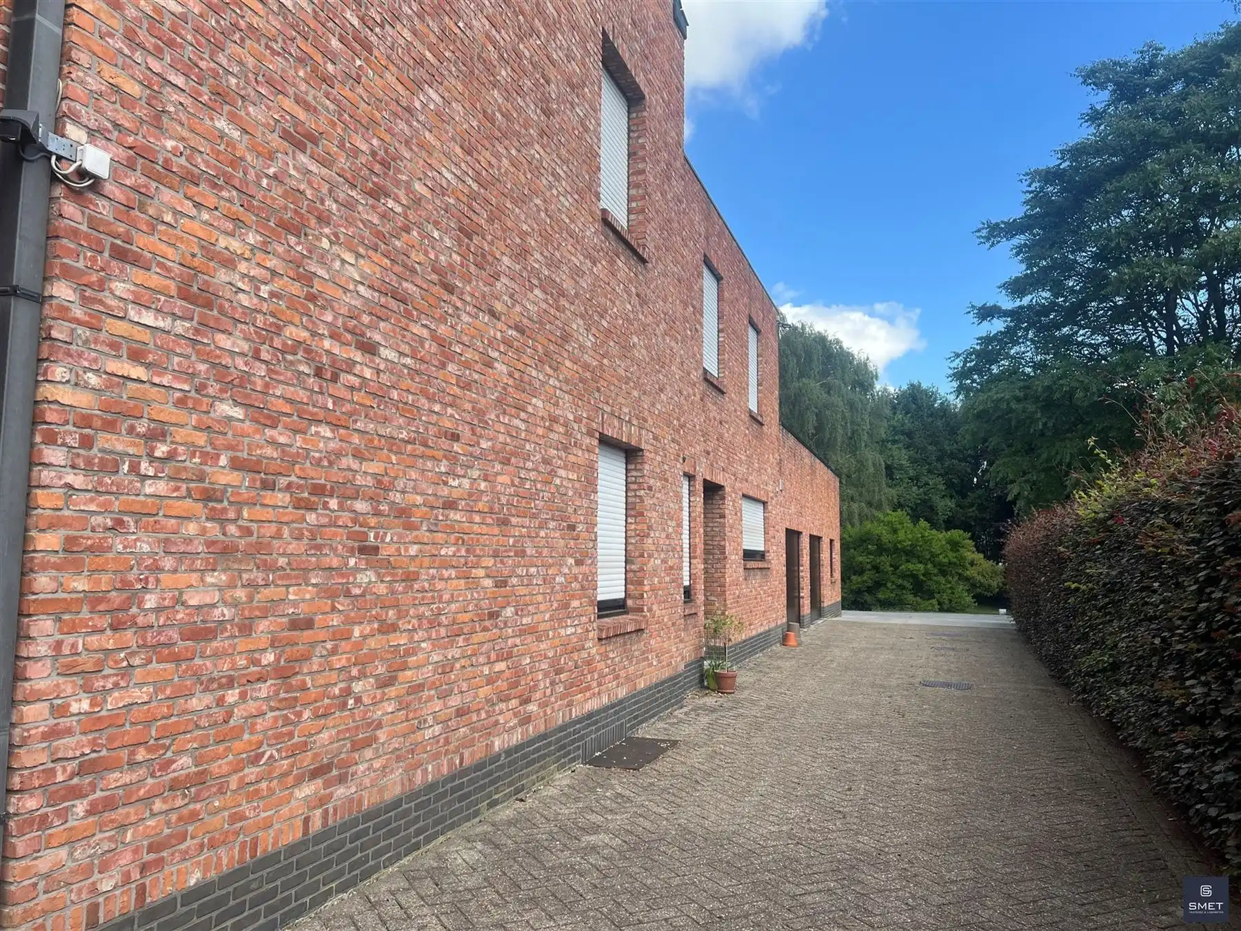 Megagrote garage en parktuin met mogelijkheden foto 3