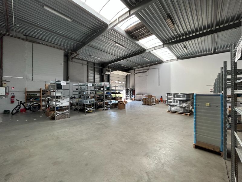 Magazijn (1.104 m²) met kantoorruimte (206 m²) – op toplocatie The Loop foto 4