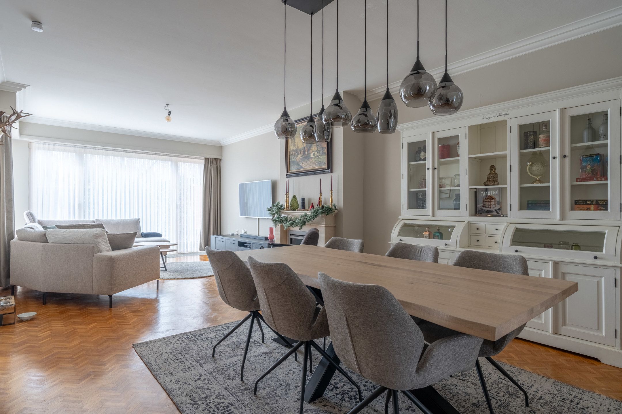 Instapklare gezinswoning met garage en tuintje te Turnhout. foto {{pictureIndex}}