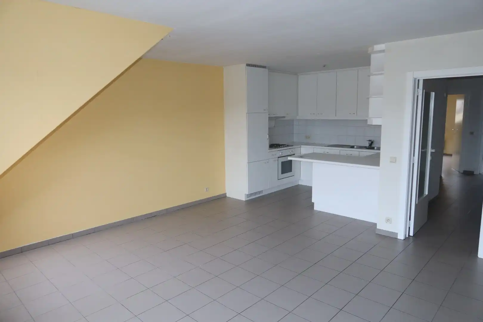 Gezellig dakappartement met 2 slk, terrasje en autostaanplaats foto 2