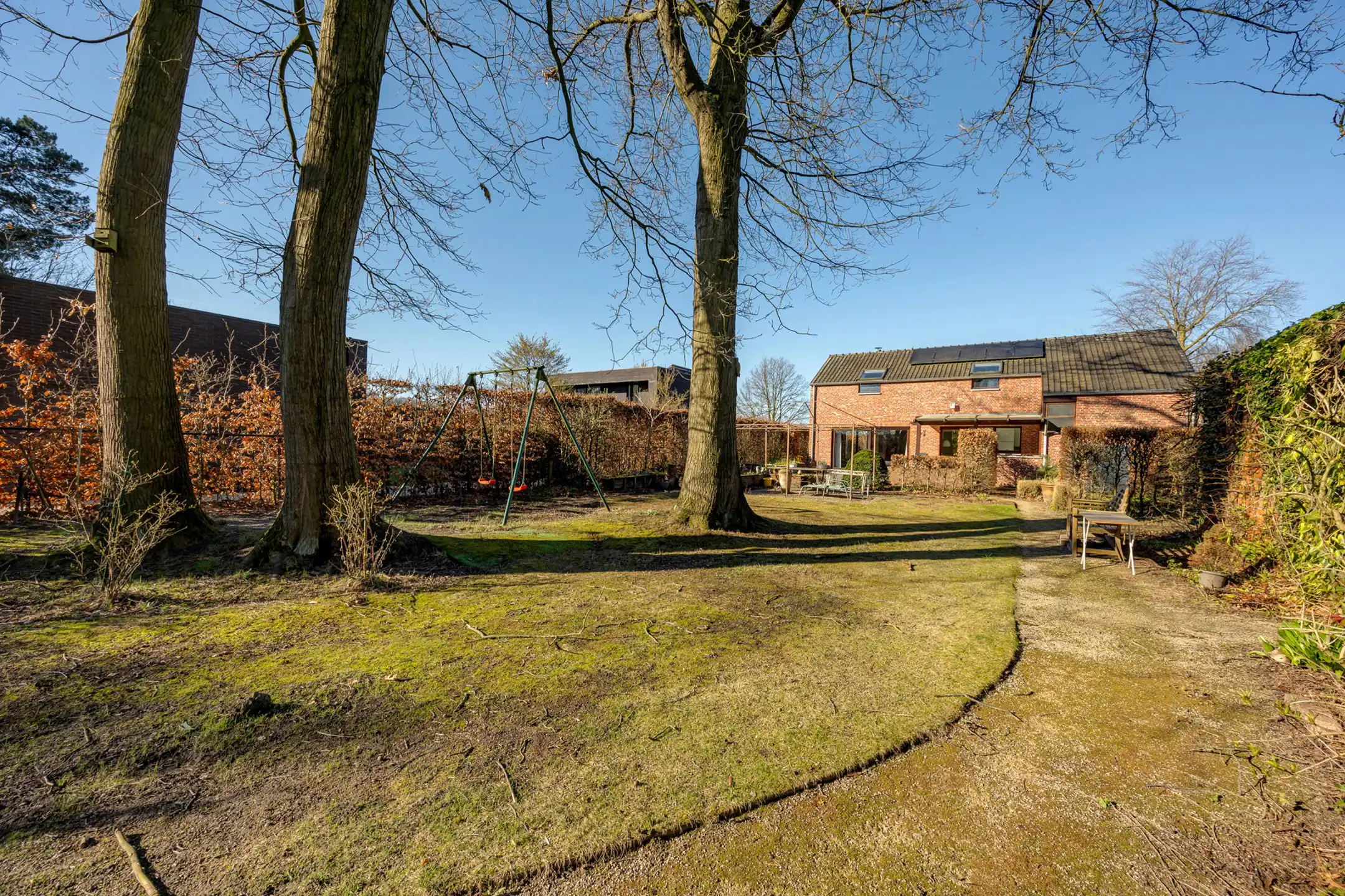 Verrassend ruime woning met 4 slpk's op 2.321m² perceel! foto 2