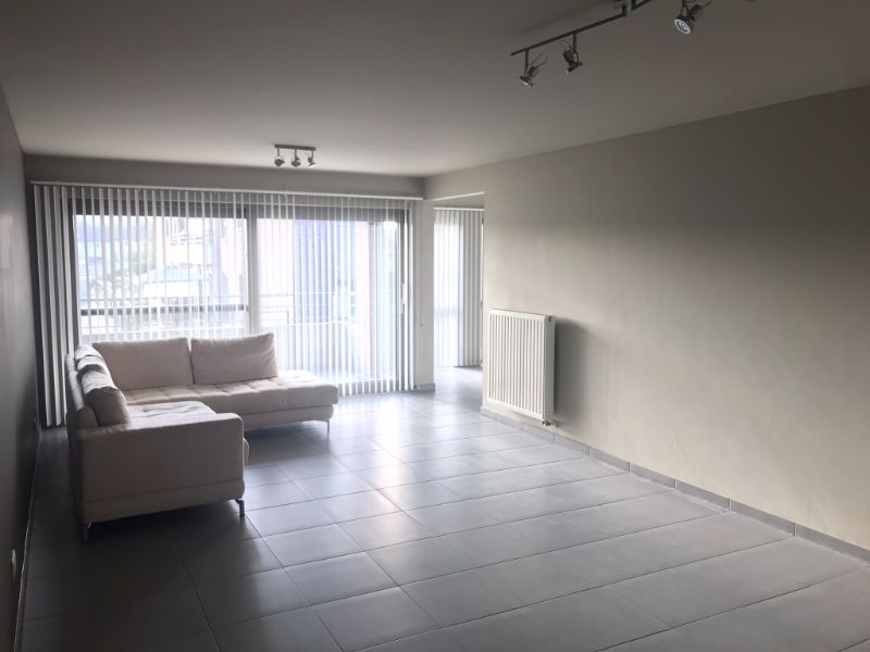 Rustig en zon georiënteerd, instapklaar 2 slk appartement met terras, private garage en dichtbij het Station van Denderleeuw en winkels foto 10