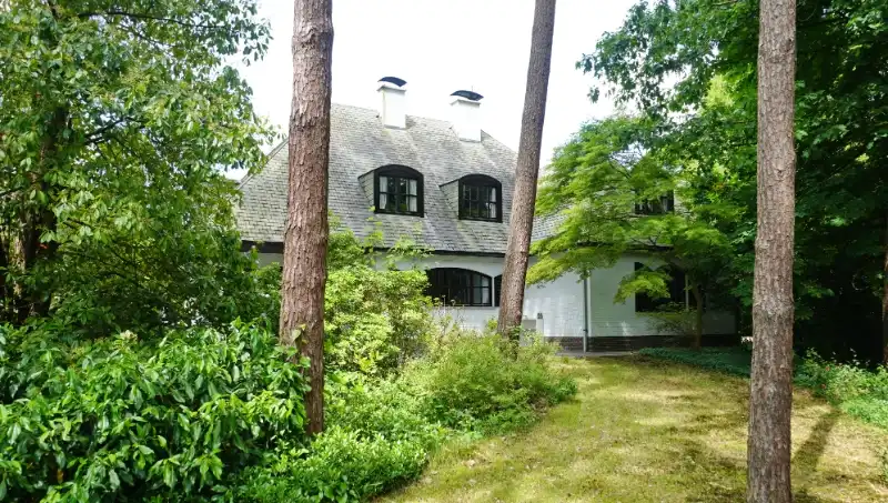 Stijlvolle villa van 275m² op 20 are met bureel, 4 slaapkamers, 2 bad-of douchekamers, dubbele garage foto 24