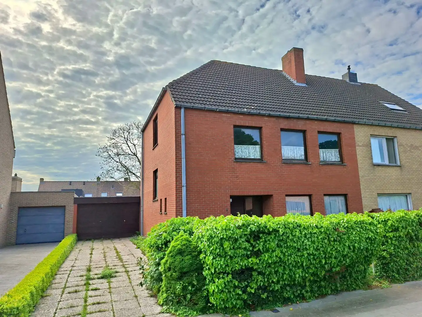 Ruime halfopen woning foto {{pictureIndex}}