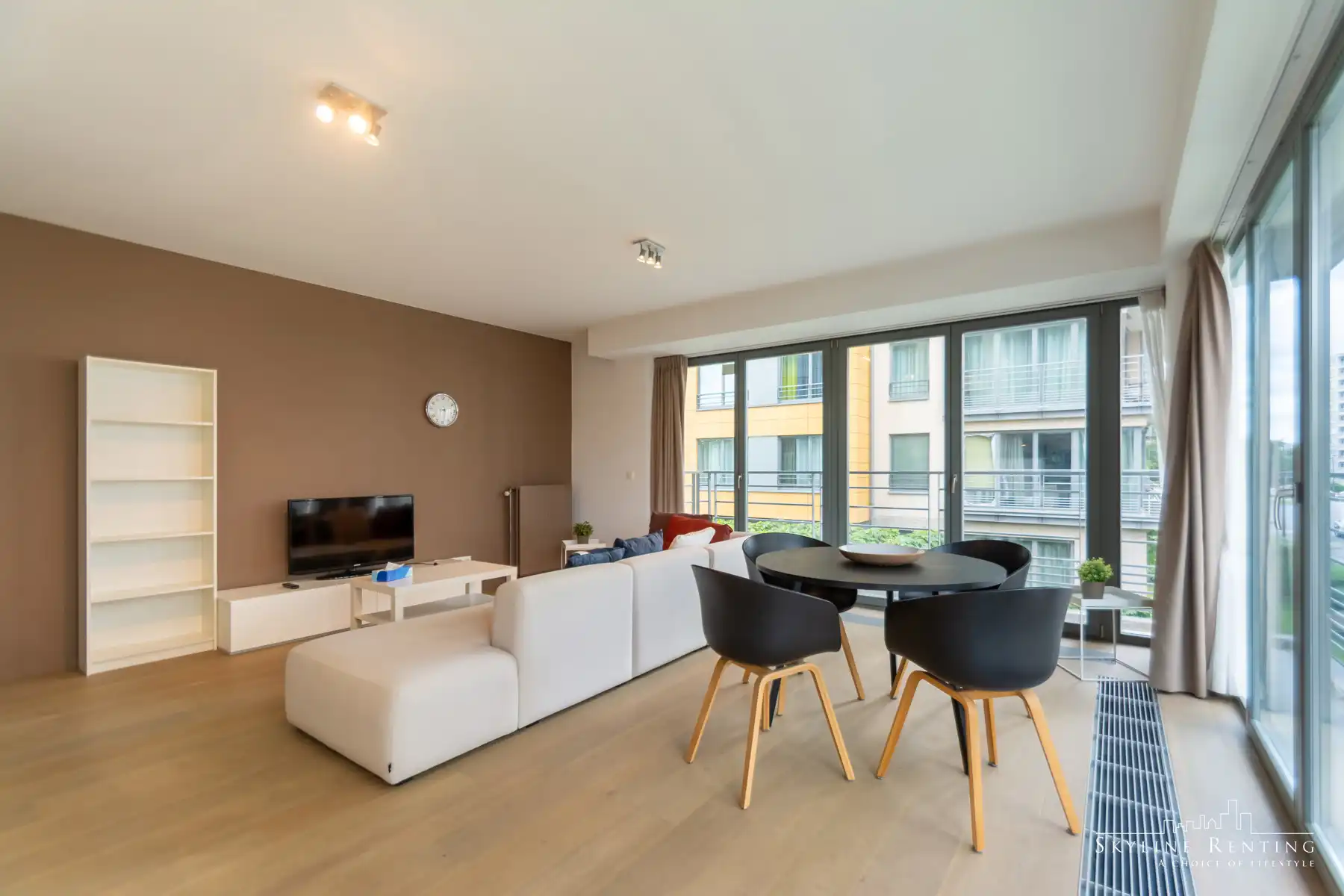 Prachtig ingericht app. 2 kamers + terras (NATO gebied) foto 3