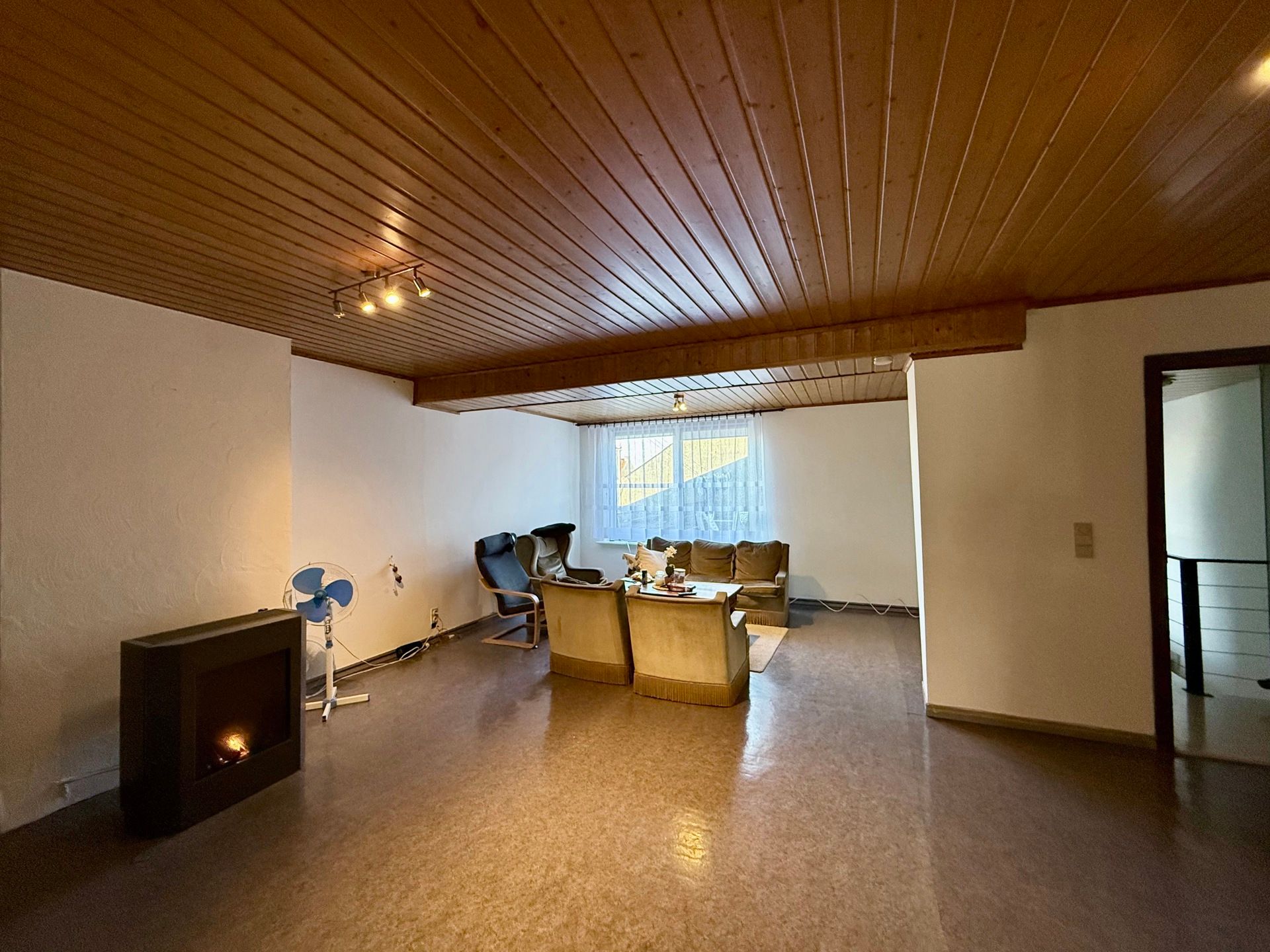 Te renoveren handelspand + appartement + loods foto 14