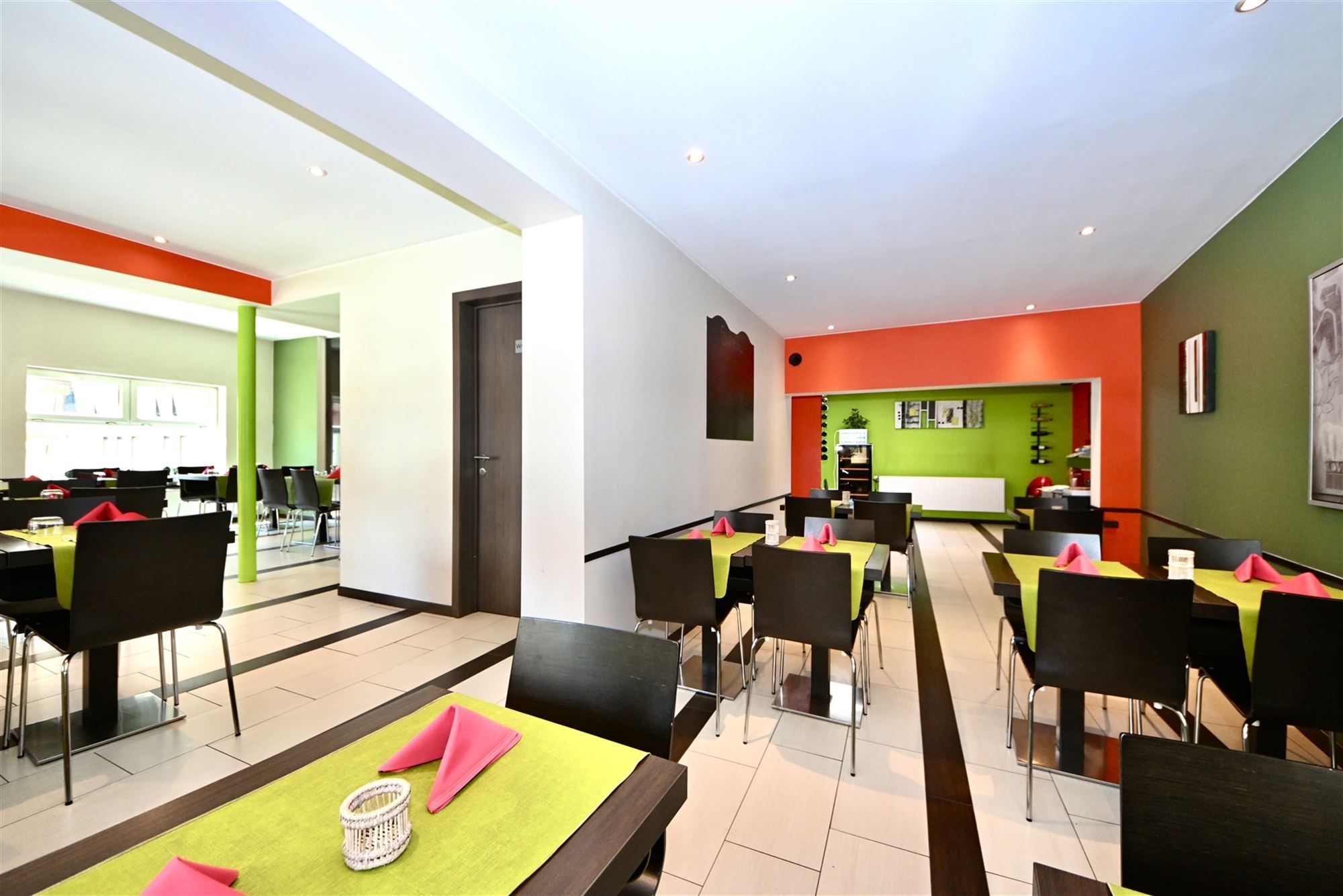 Handelspand met restaurant en appartement foto 10