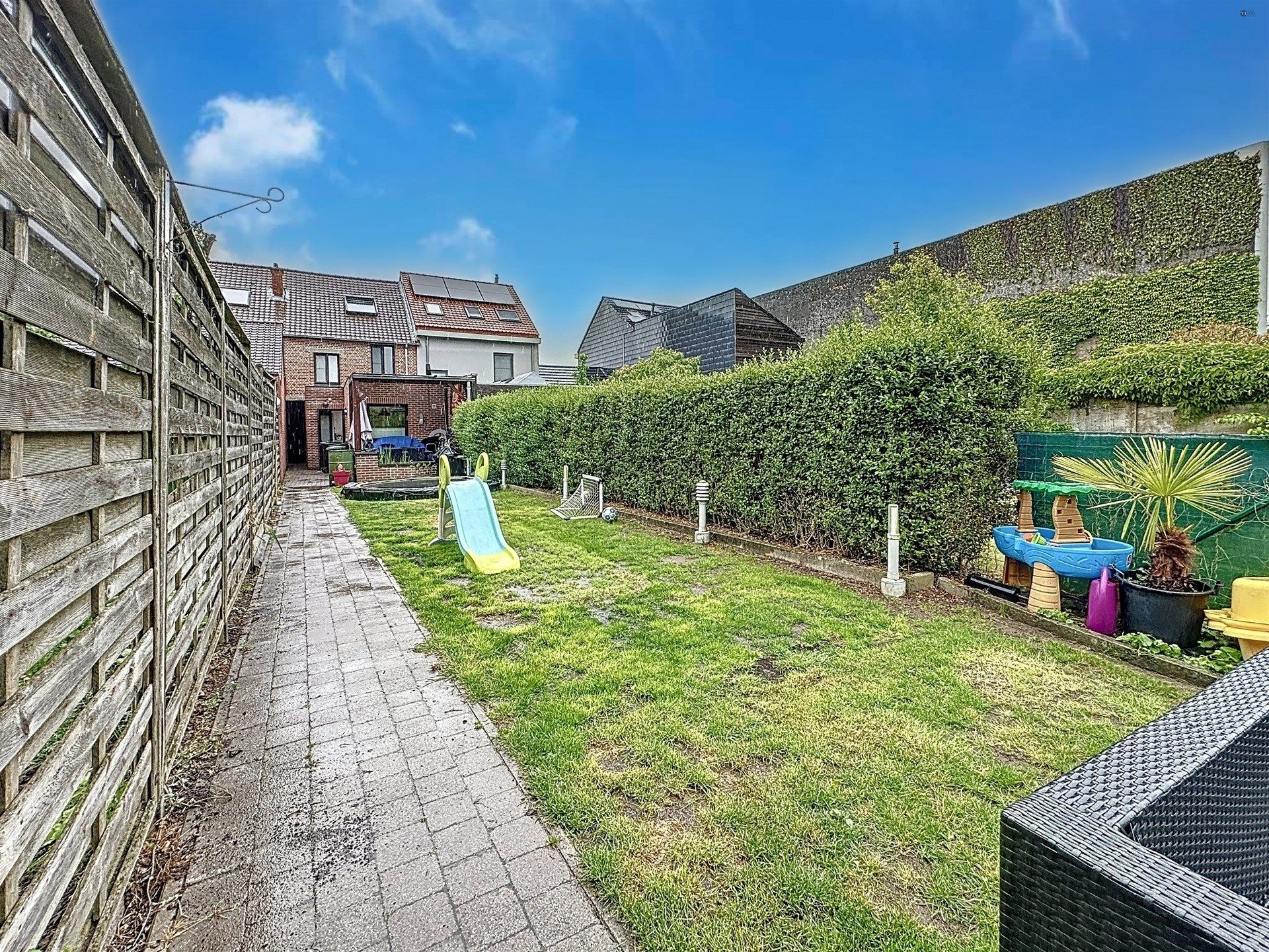 Instapklare woning met 3 slaapkamers en gezellige tuin op perceel van 310m². foto 6