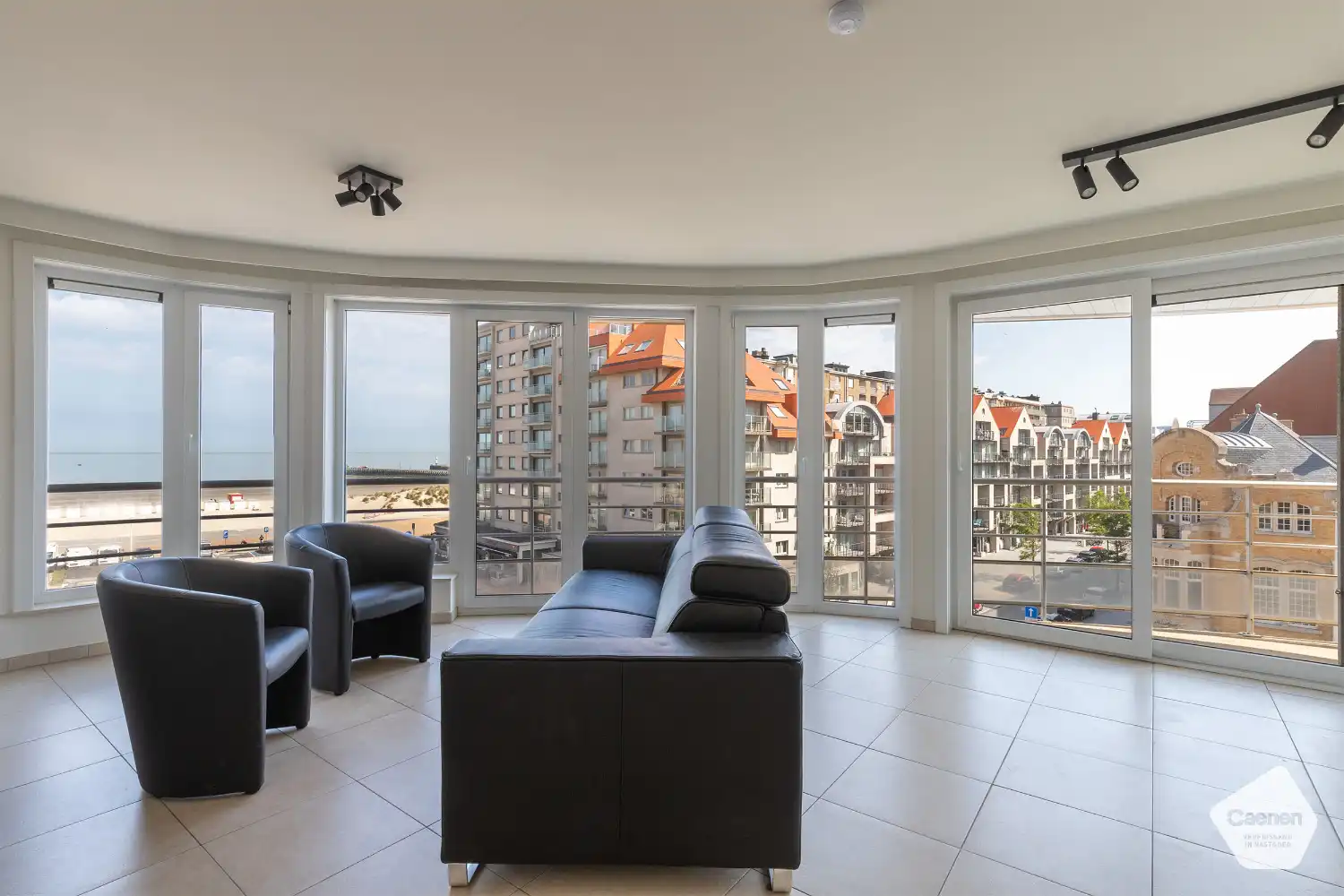 Fantastisch 2-slaapkamer appartement met frontaal zeezicht! foto {{pictureIndex}}