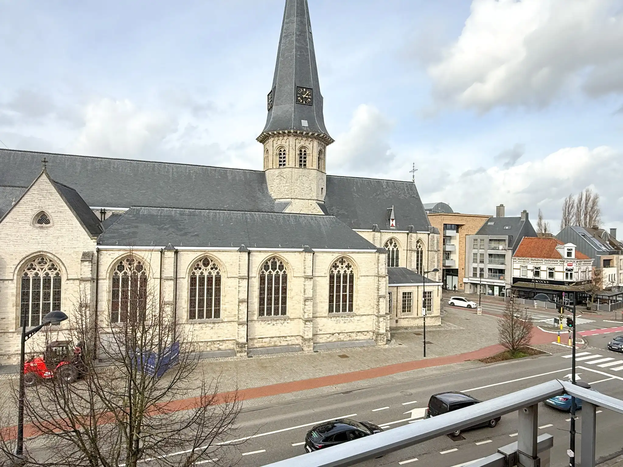 Appartement met 2 slaapkamers op topligging aan de Grote Markt in Beveren foto 6